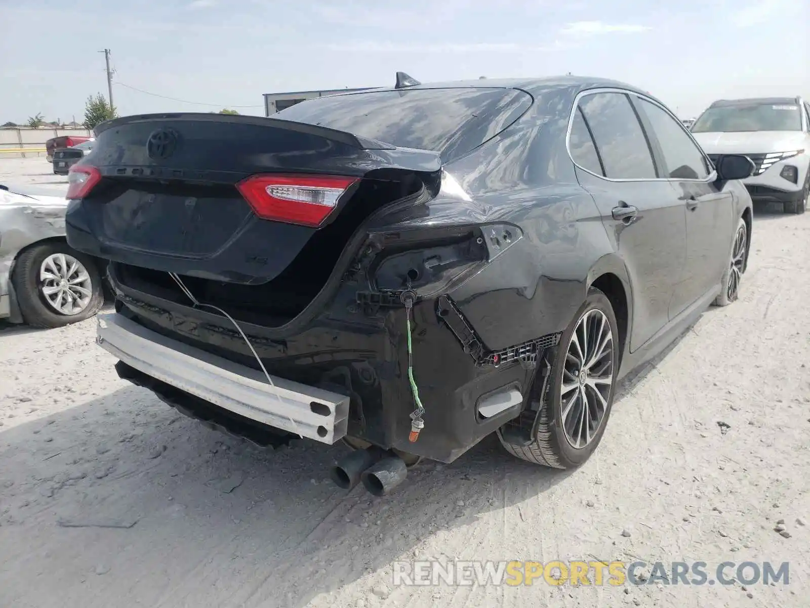 4 Photograph of a damaged car 4T1G11AK8LU509148 TOYOTA CAMRY 2020