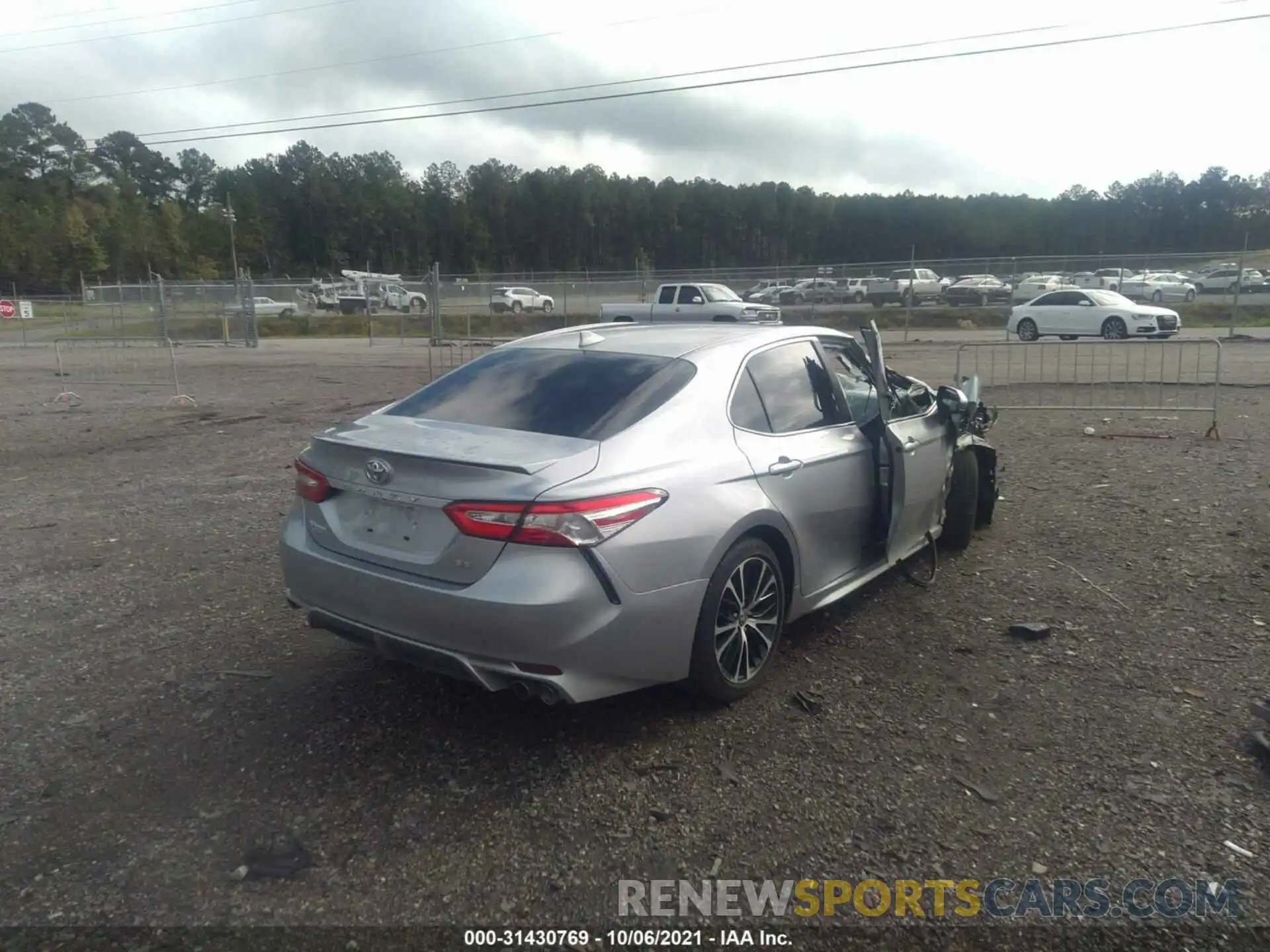 4 Photograph of a damaged car 4T1G11AK8LU510798 TOYOTA CAMRY 2020