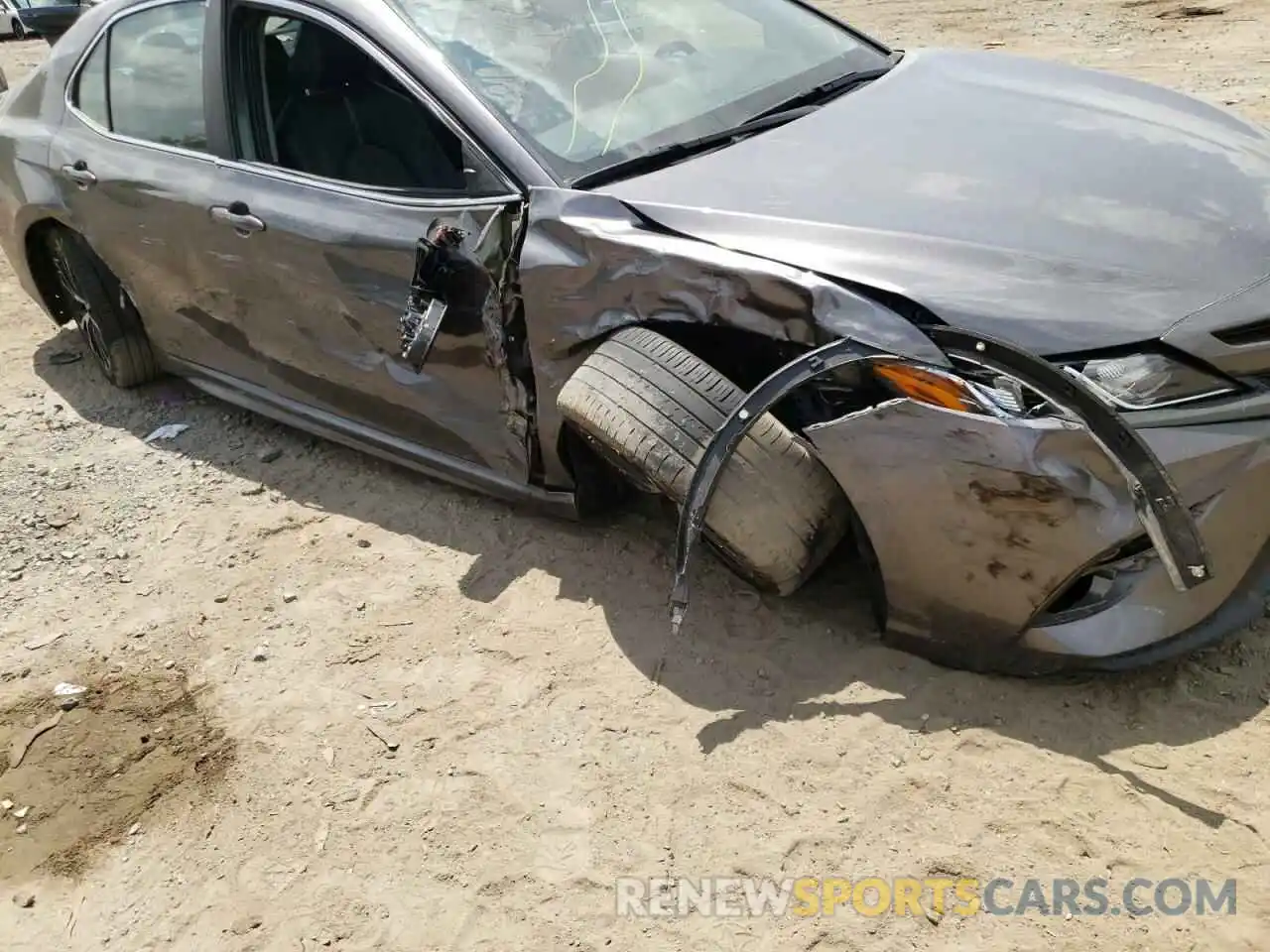 9 Photograph of a damaged car 4T1G11AK8LU867124 TOYOTA CAMRY 2020