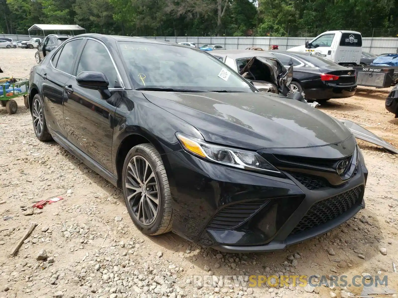 1 Photograph of a damaged car 4T1G11AK8LU870010 TOYOTA CAMRY 2020