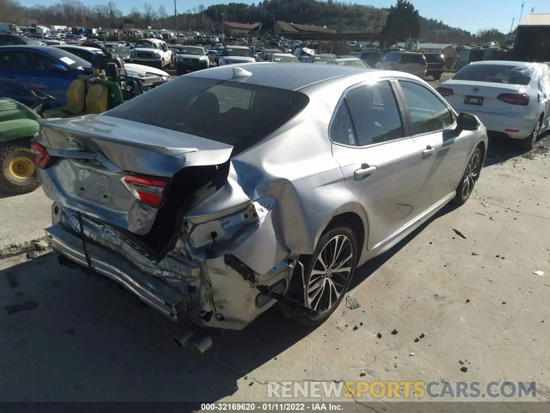 4 Photograph of a damaged car 4T1G11AK8LU874123 TOYOTA CAMRY 2020