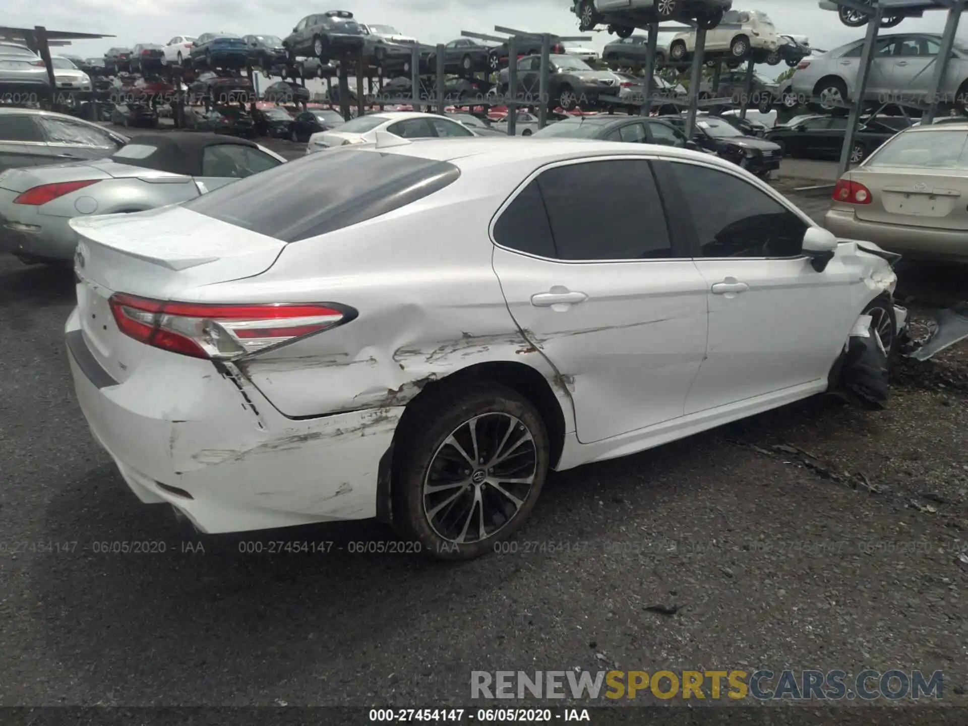 4 Photograph of a damaged car 4T1G11AK8LU878480 TOYOTA CAMRY 2020