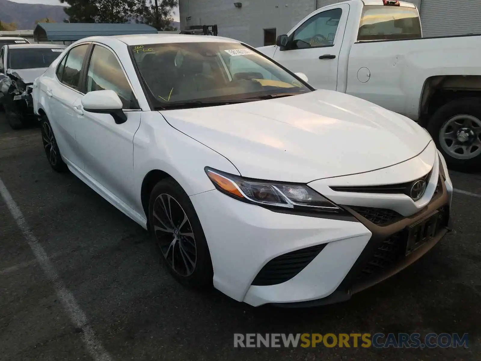 1 Photograph of a damaged car 4T1G11AK8LU880651 TOYOTA CAMRY 2020