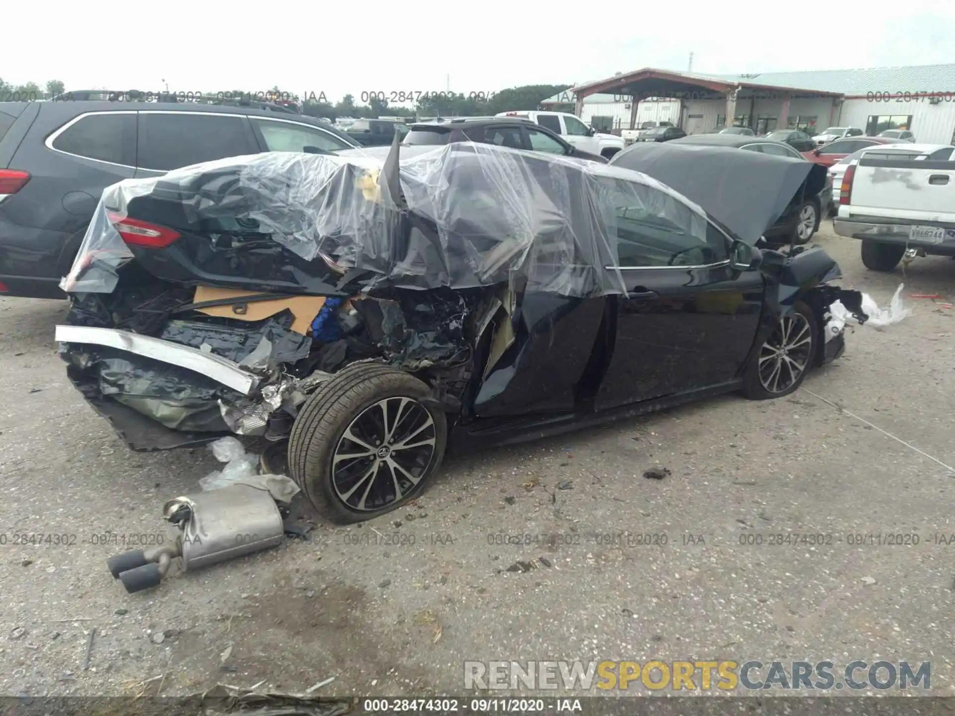 4 Photograph of a damaged car 4T1G11AK8LU889334 TOYOTA CAMRY 2020