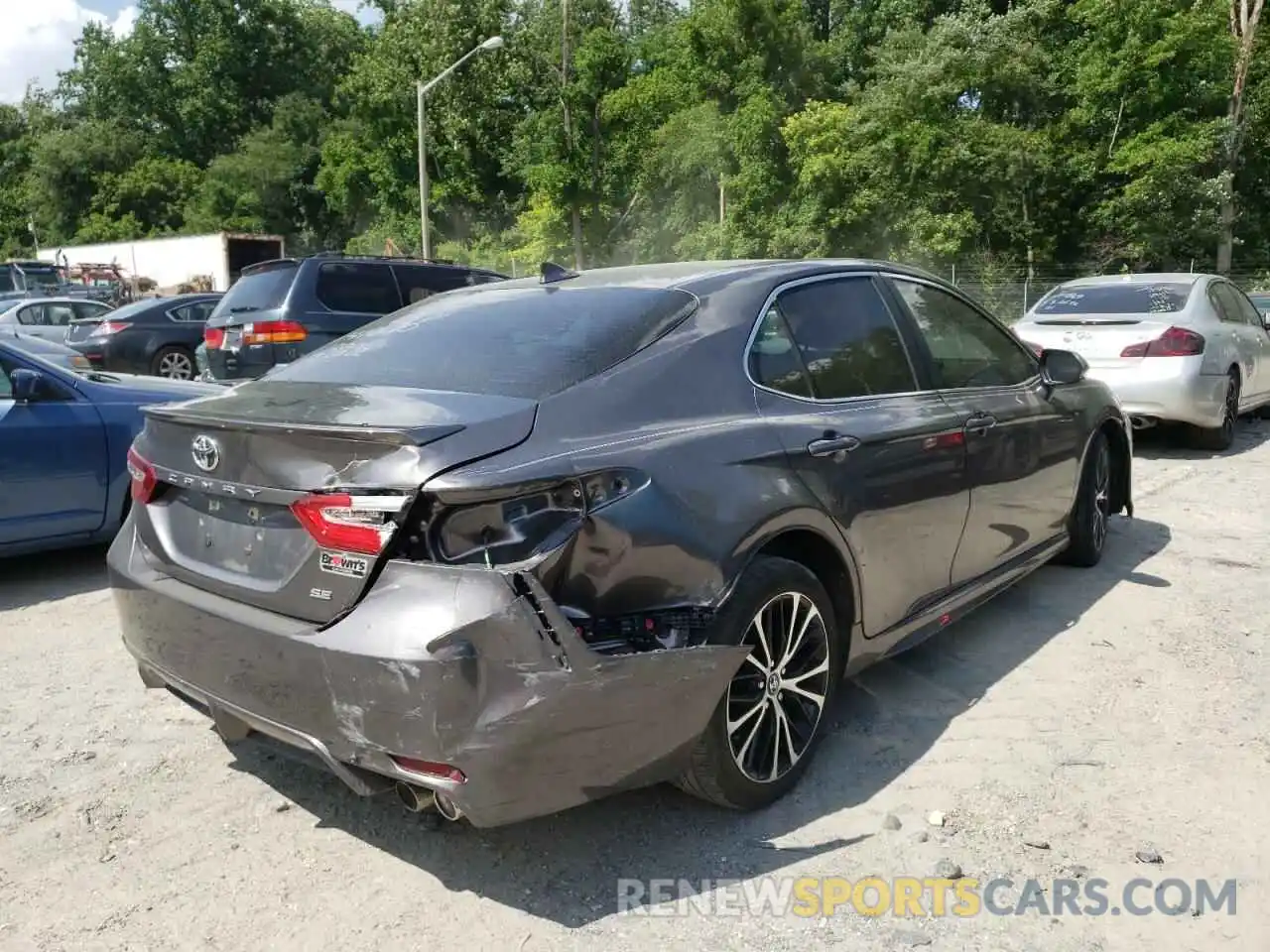 4 Photograph of a damaged car 4T1G11AK8LU891732 TOYOTA CAMRY 2020