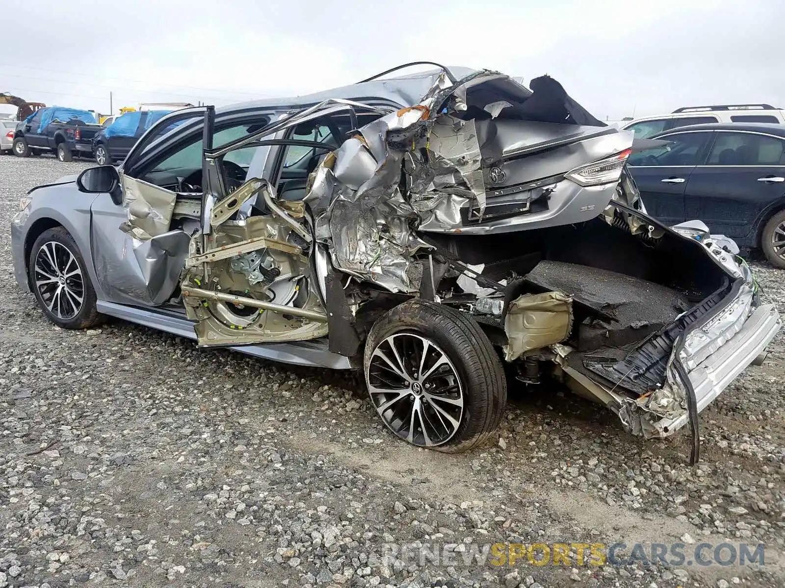 3 Photograph of a damaged car 4T1G11AK8LU895960 TOYOTA CAMRY 2020