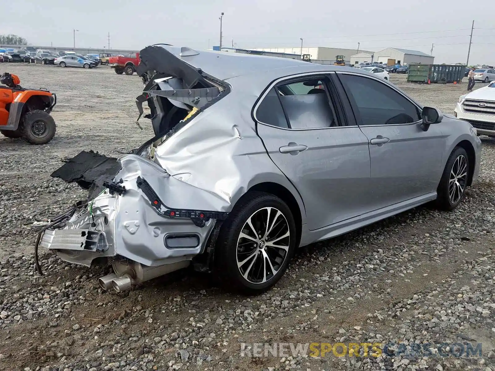 4 Photograph of a damaged car 4T1G11AK8LU895960 TOYOTA CAMRY 2020