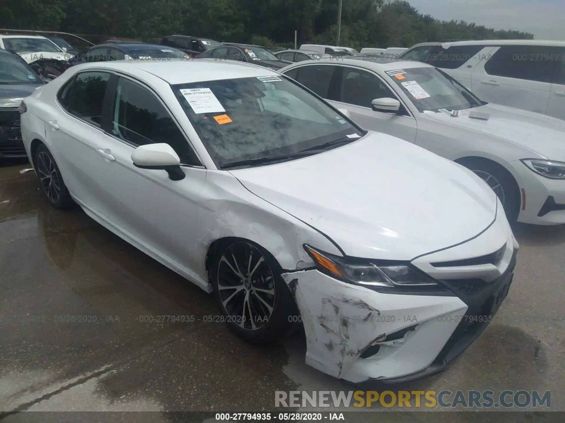 1 Photograph of a damaged car 4T1G11AK8LU910828 TOYOTA CAMRY 2020