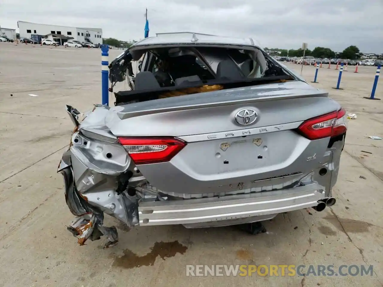 9 Photograph of a damaged car 4T1G11AK8LU912059 TOYOTA CAMRY 2020