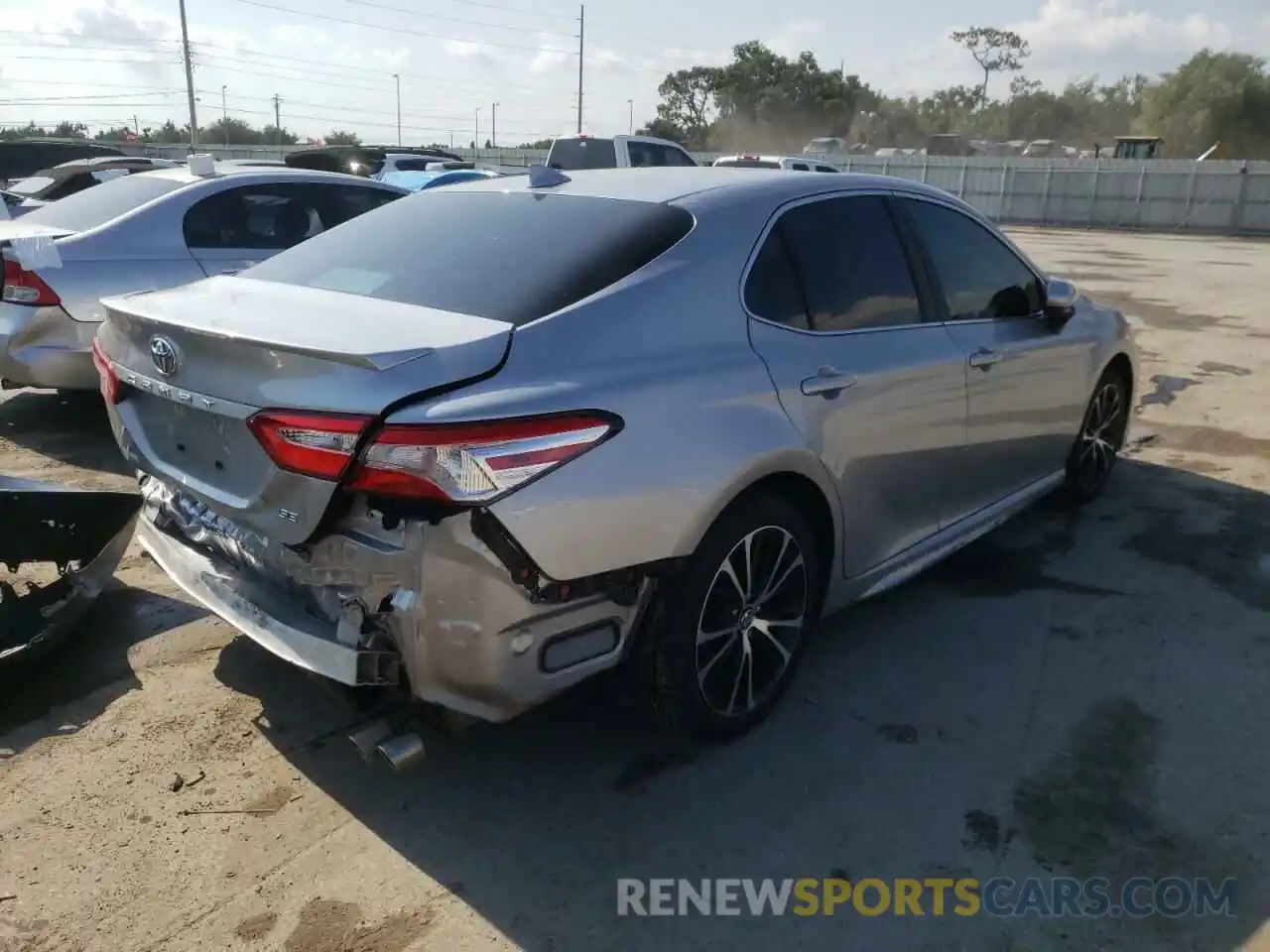 4 Photograph of a damaged car 4T1G11AK8LU912305 TOYOTA CAMRY 2020