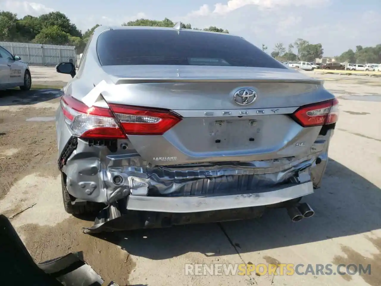 9 Photograph of a damaged car 4T1G11AK8LU912305 TOYOTA CAMRY 2020