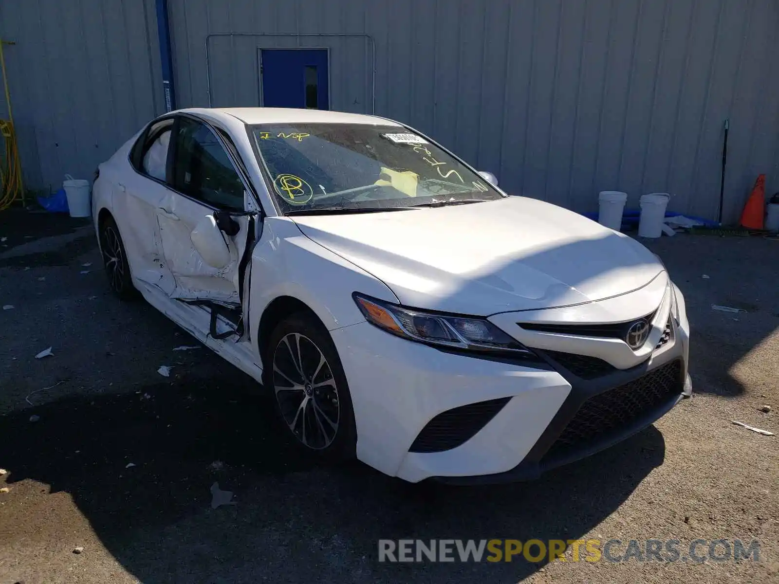 1 Photograph of a damaged car 4T1G11AK8LU912532 TOYOTA CAMRY 2020