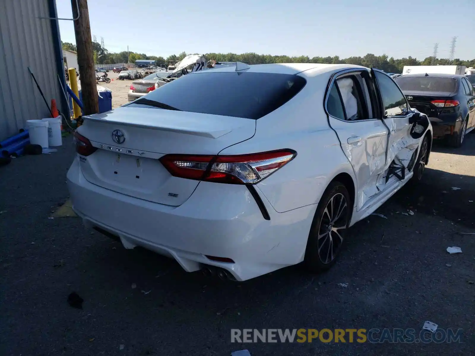 4 Photograph of a damaged car 4T1G11AK8LU912532 TOYOTA CAMRY 2020