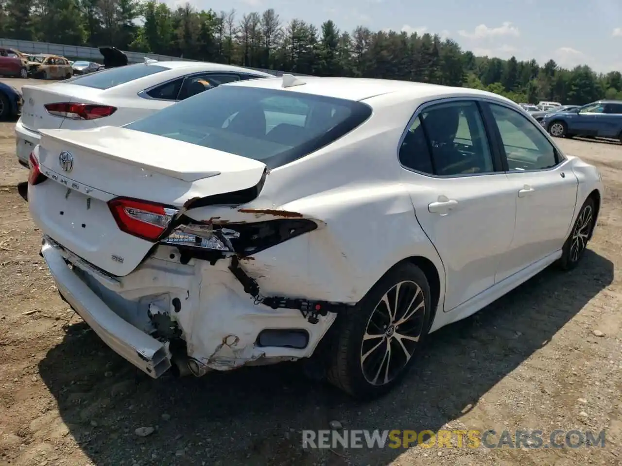 4 Photograph of a damaged car 4T1G11AK8LU918914 TOYOTA CAMRY 2020