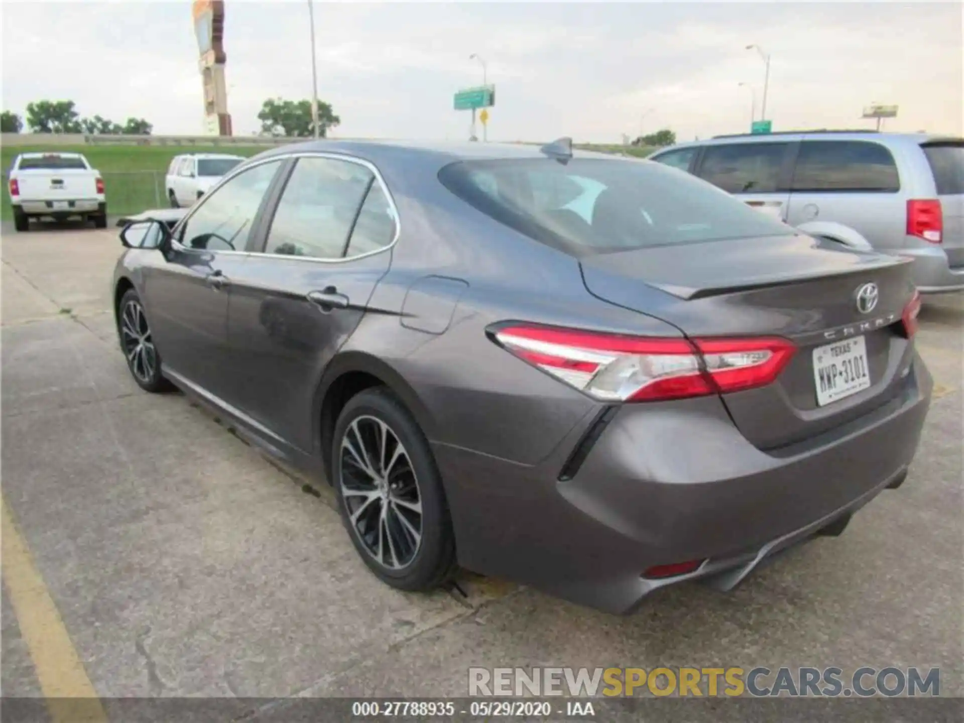 4 Photograph of a damaged car 4T1G11AK8LU922249 TOYOTA CAMRY 2020