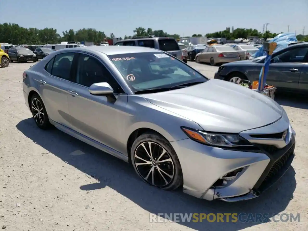 1 Photograph of a damaged car 4T1G11AK8LU922350 TOYOTA CAMRY 2020