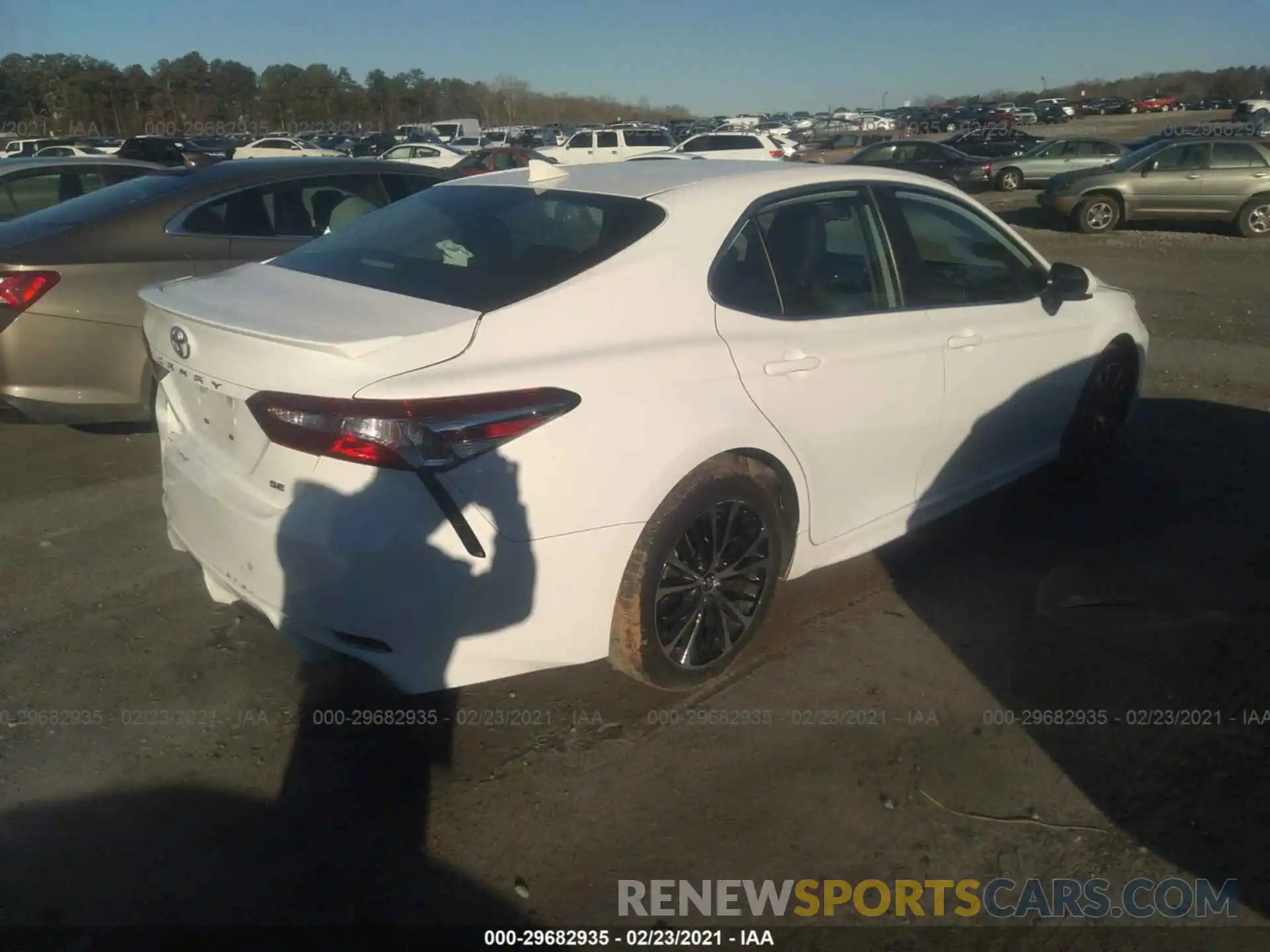 4 Photograph of a damaged car 4T1G11AK8LU925992 TOYOTA CAMRY 2020