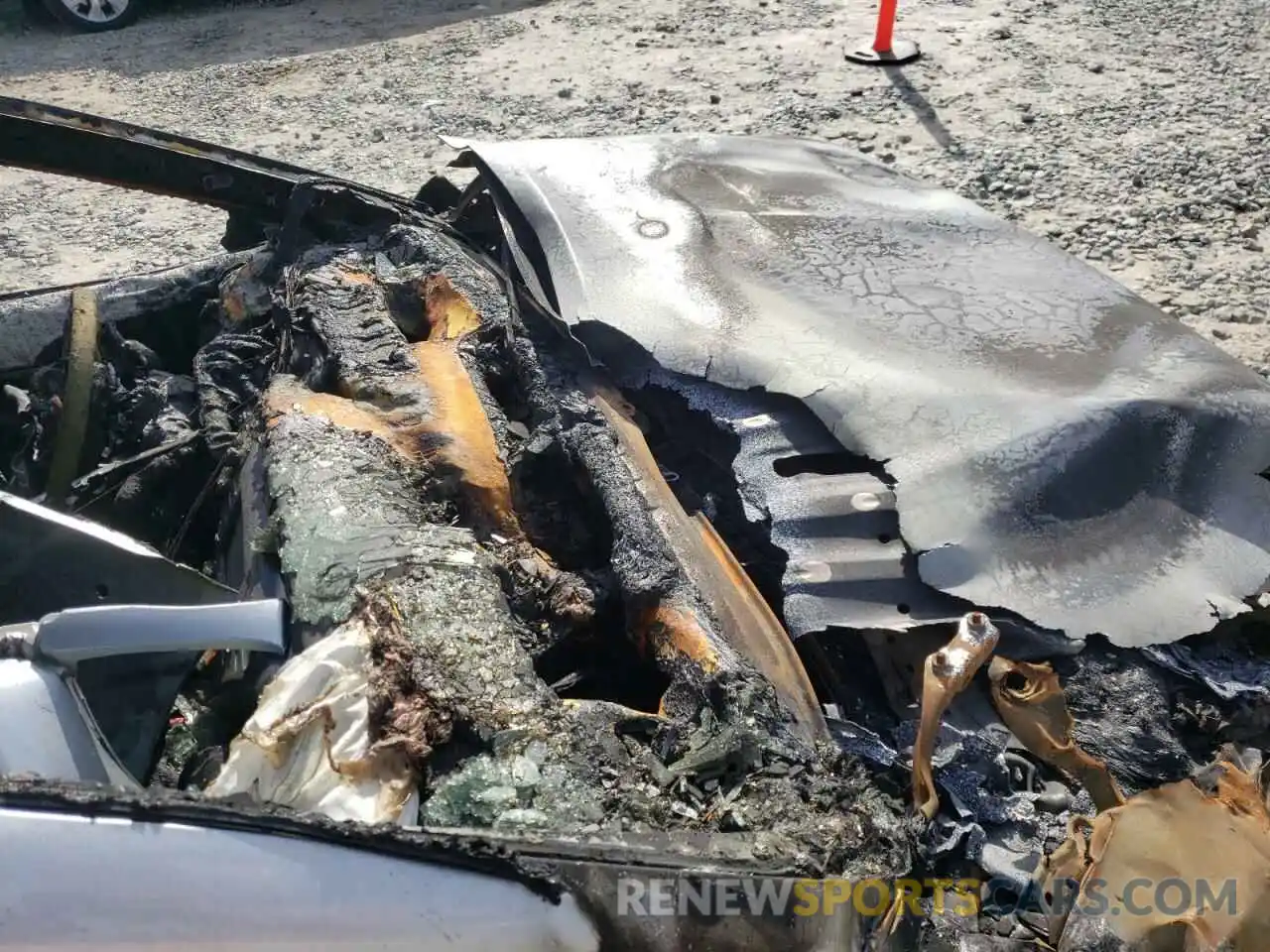 9 Photograph of a damaged car 4T1G11AK8LU927886 TOYOTA CAMRY 2020