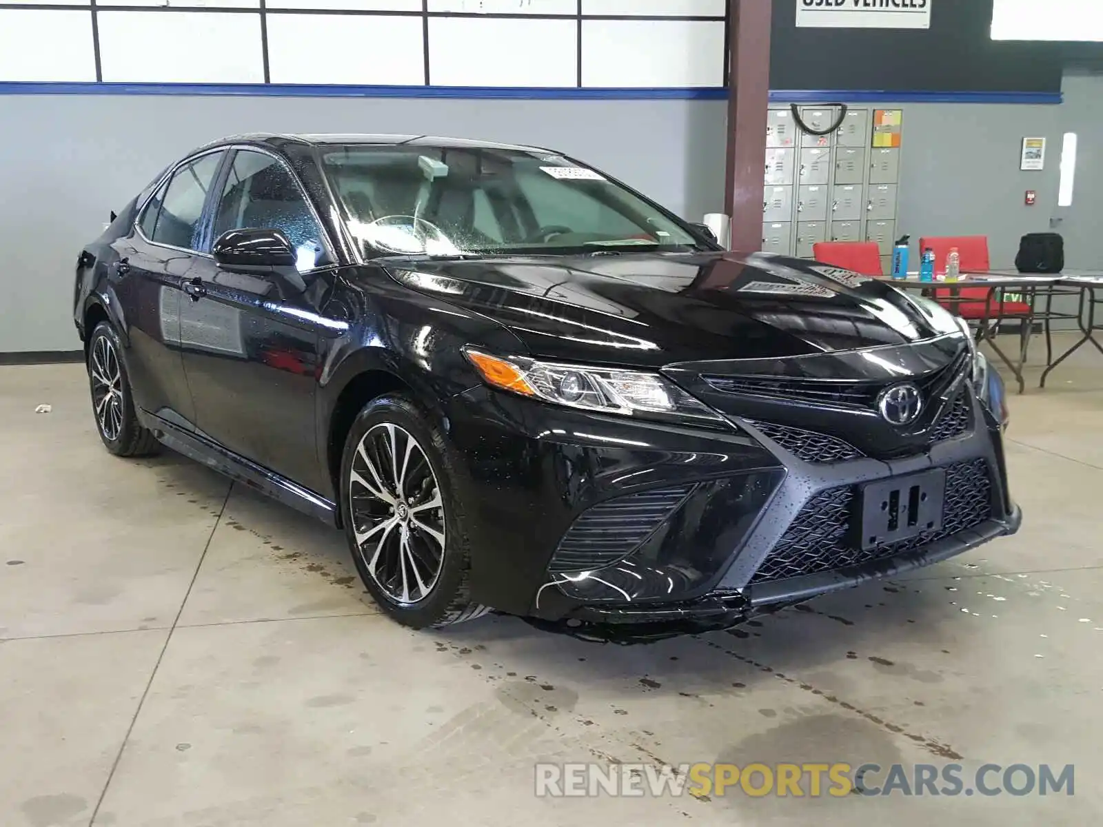 1 Photograph of a damaged car 4T1G11AK8LU928049 TOYOTA CAMRY 2020