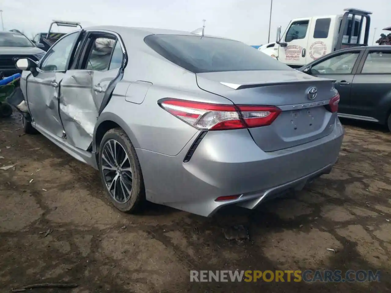 3 Photograph of a damaged car 4T1G11AK8LU928164 TOYOTA CAMRY 2020