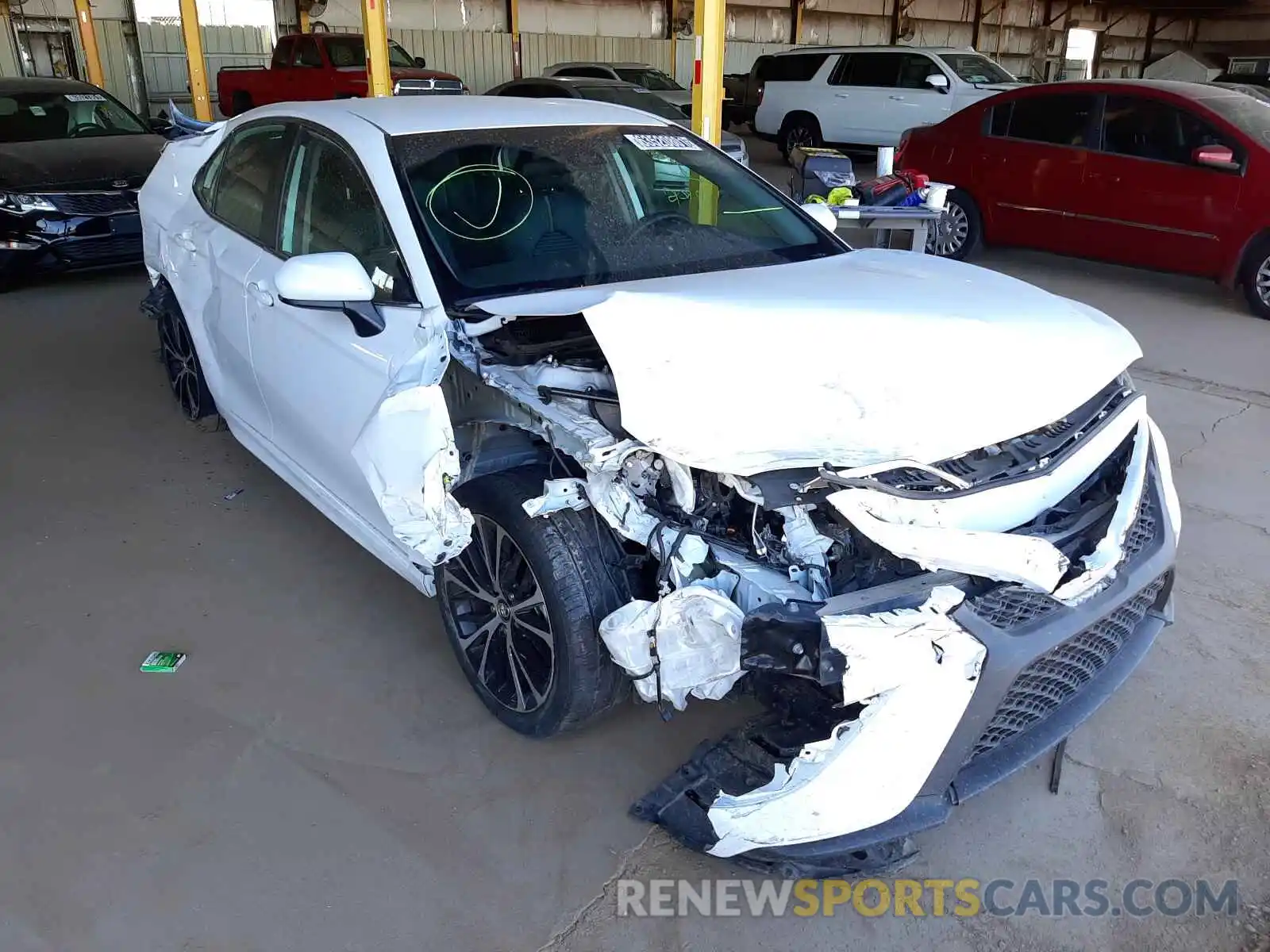 1 Photograph of a damaged car 4T1G11AK8LU928536 TOYOTA CAMRY 2020