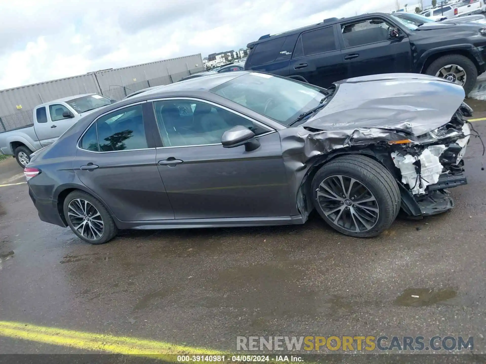 14 Photograph of a damaged car 4T1G11AK8LU929802 TOYOTA CAMRY 2020