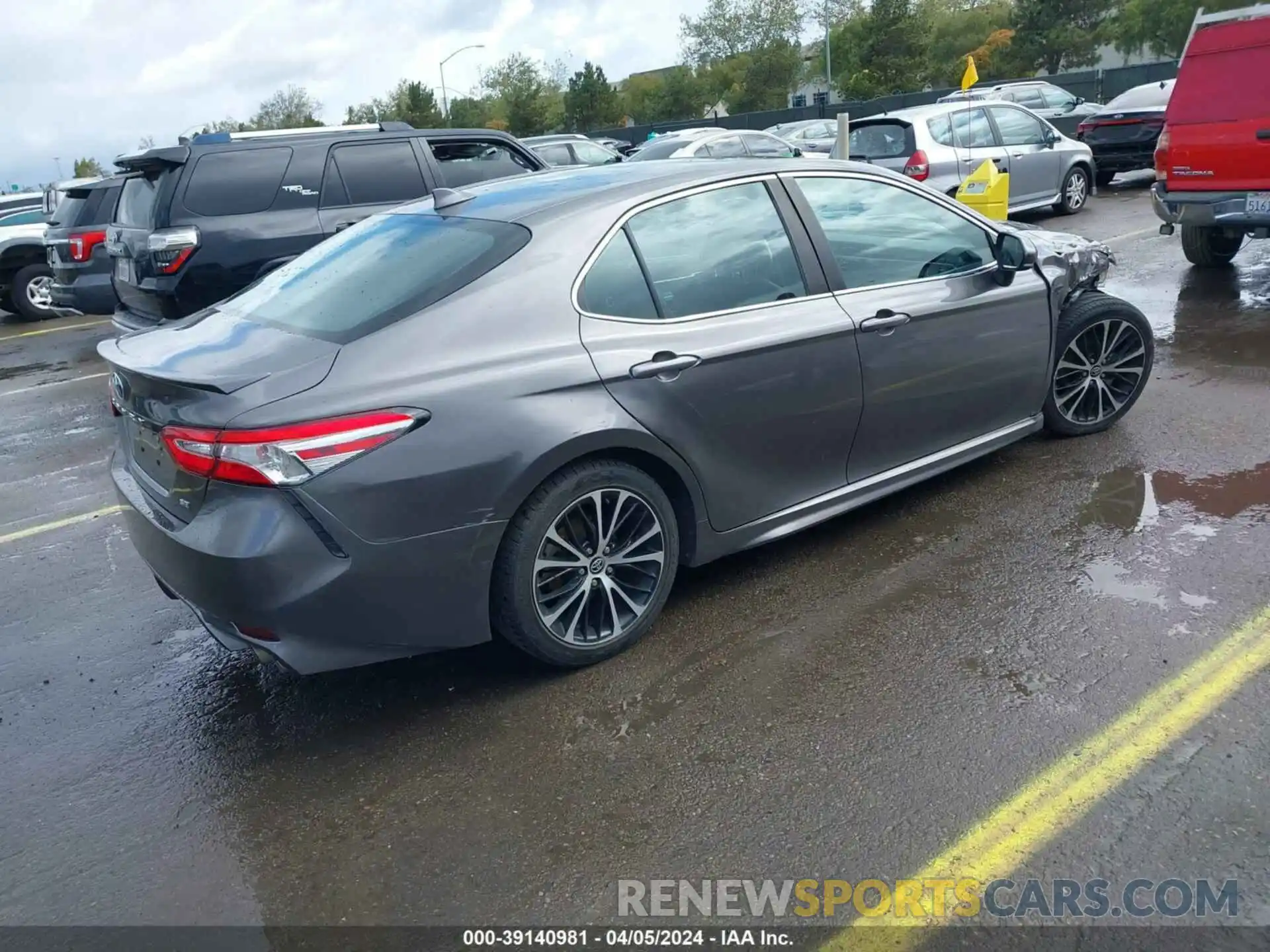 4 Photograph of a damaged car 4T1G11AK8LU929802 TOYOTA CAMRY 2020