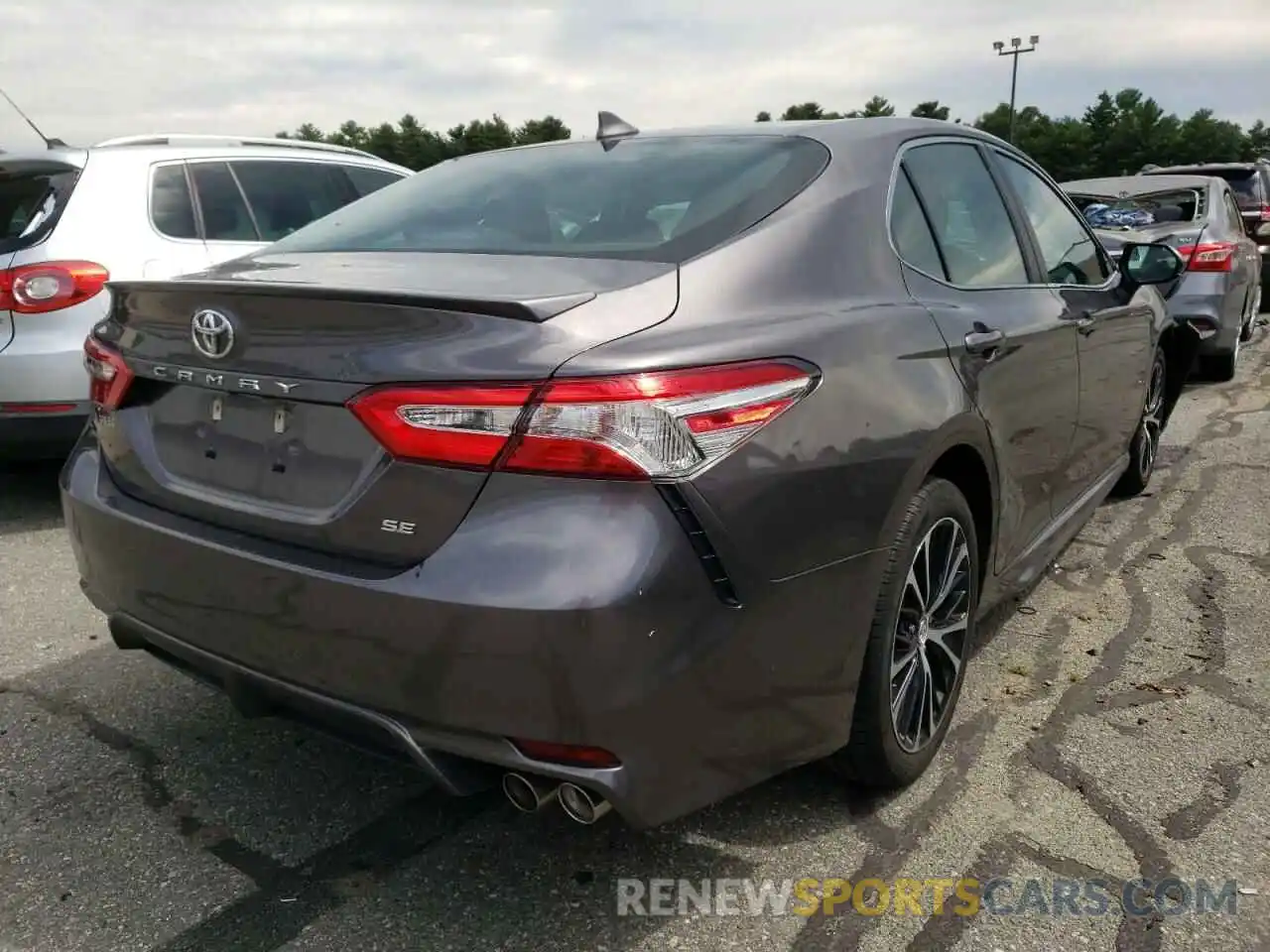 4 Photograph of a damaged car 4T1G11AK8LU931629 TOYOTA CAMRY 2020