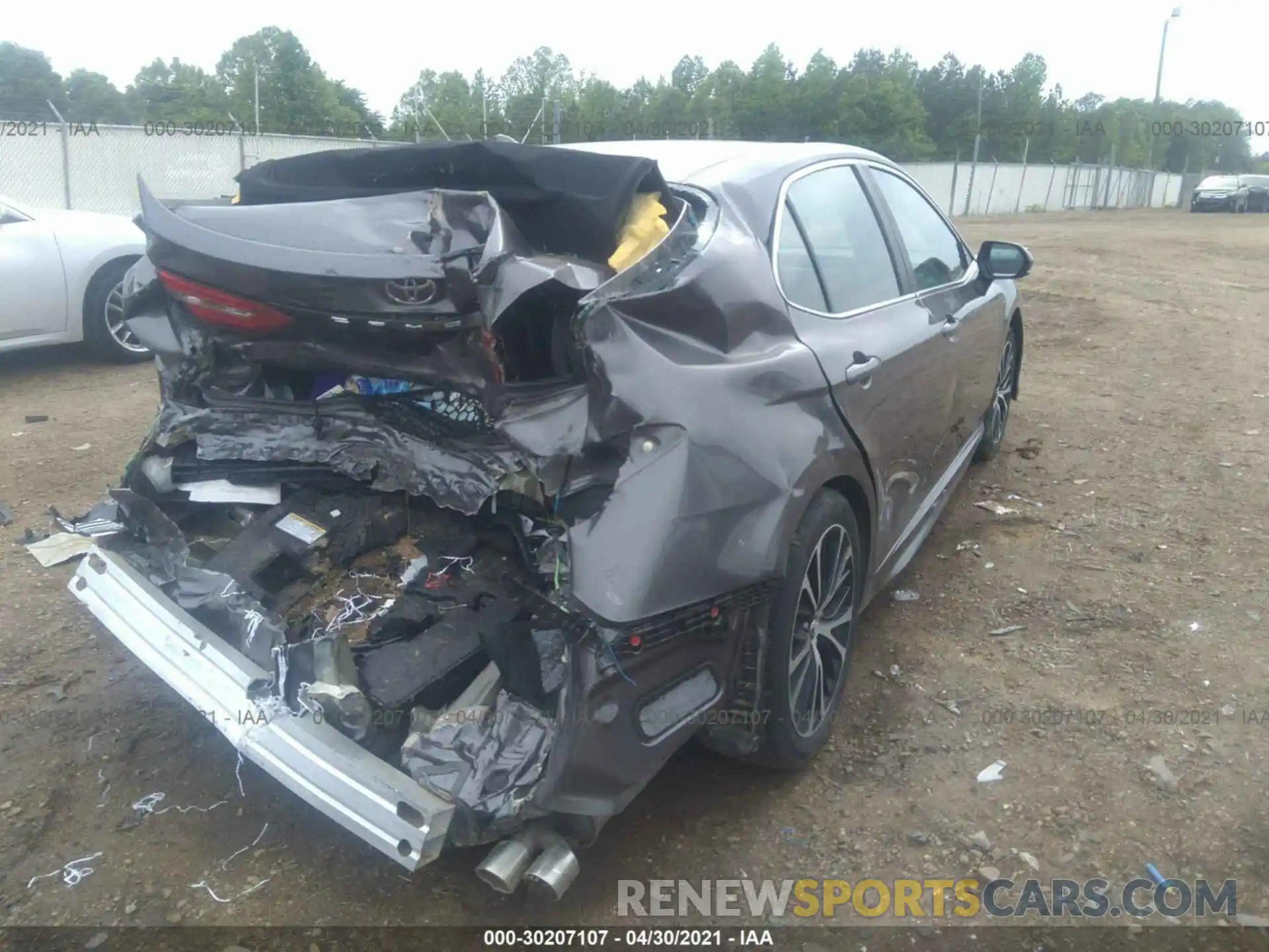 4 Photograph of a damaged car 4T1G11AK8LU933400 TOYOTA CAMRY 2020