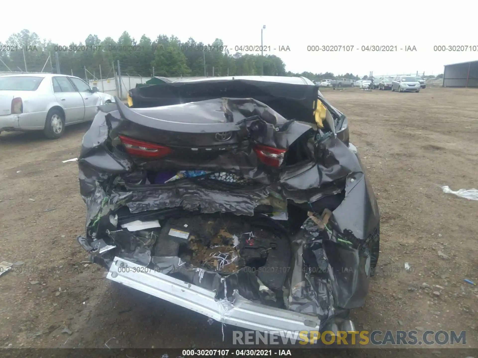 6 Photograph of a damaged car 4T1G11AK8LU933400 TOYOTA CAMRY 2020