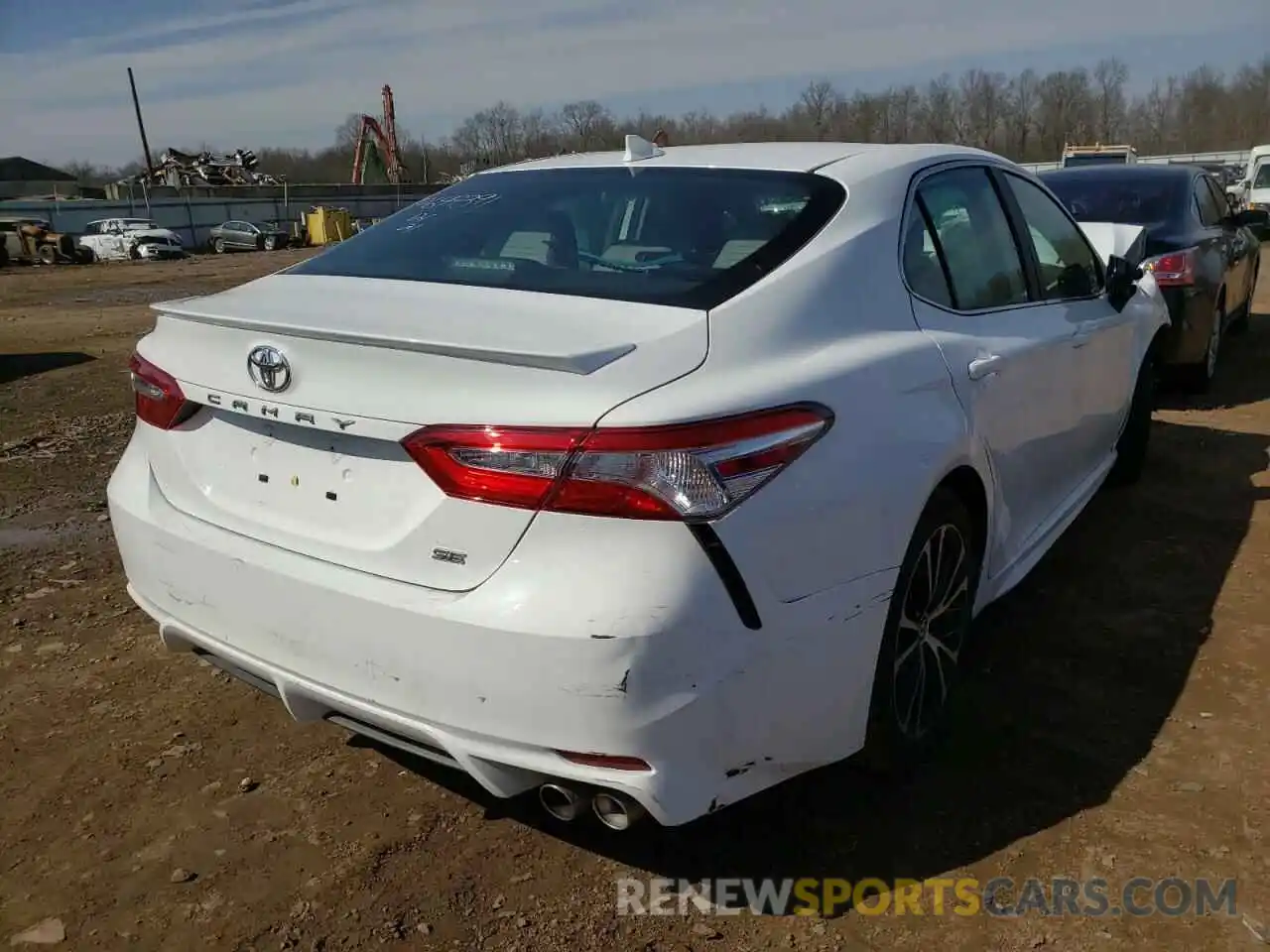 4 Photograph of a damaged car 4T1G11AK8LU941867 TOYOTA CAMRY 2020