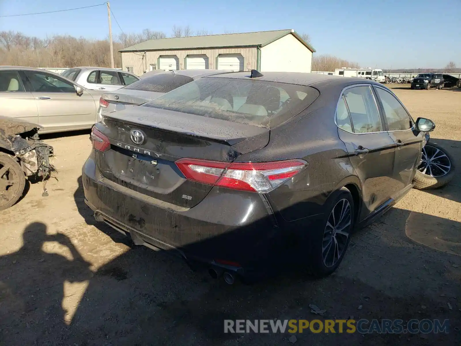 4 Photograph of a damaged car 4T1G11AK8LU946213 TOYOTA CAMRY 2020