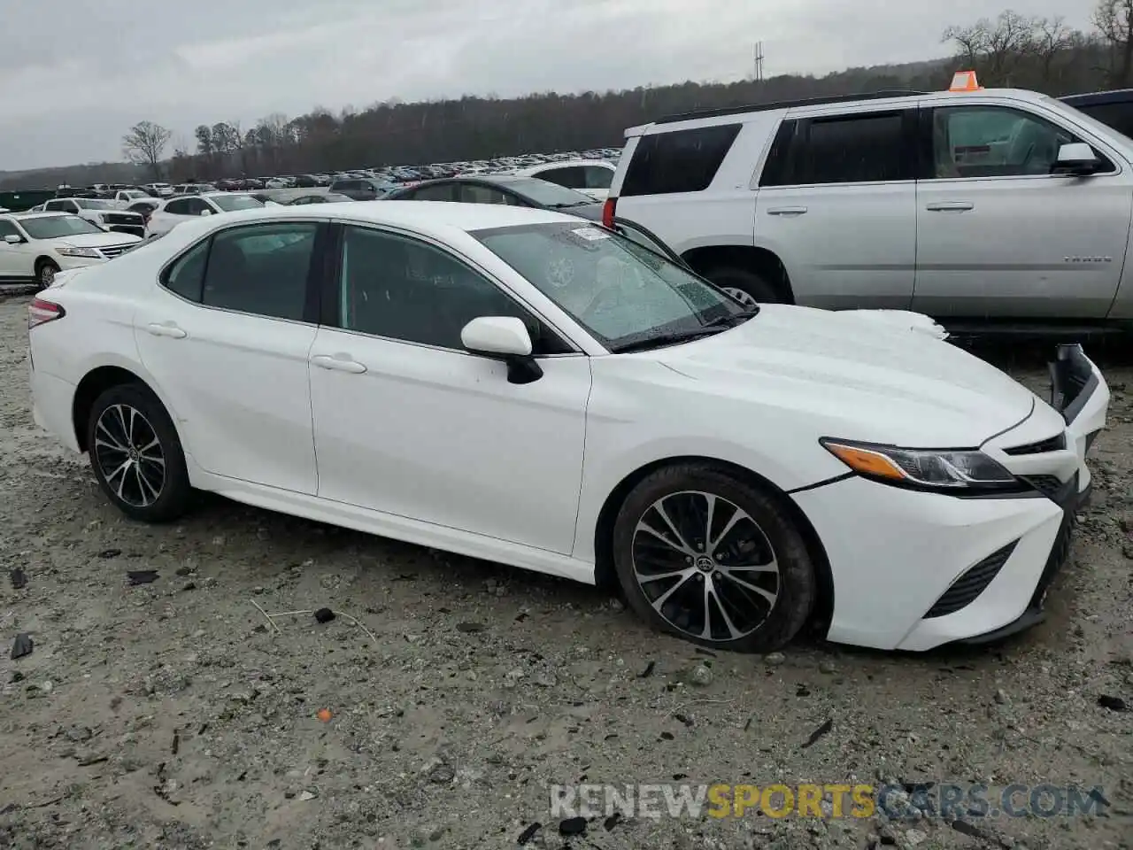 4 Photograph of a damaged car 4T1G11AK8LU949922 TOYOTA CAMRY 2020