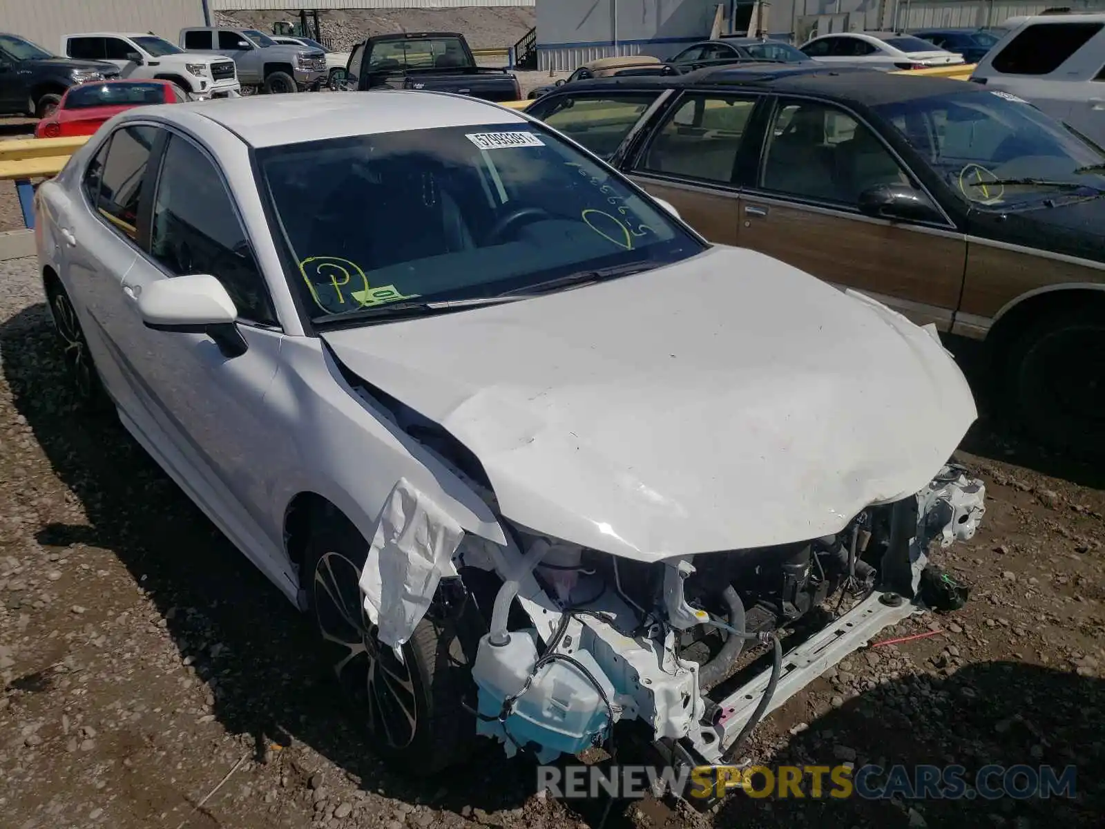 1 Photograph of a damaged car 4T1G11AK8LU963111 TOYOTA CAMRY 2020