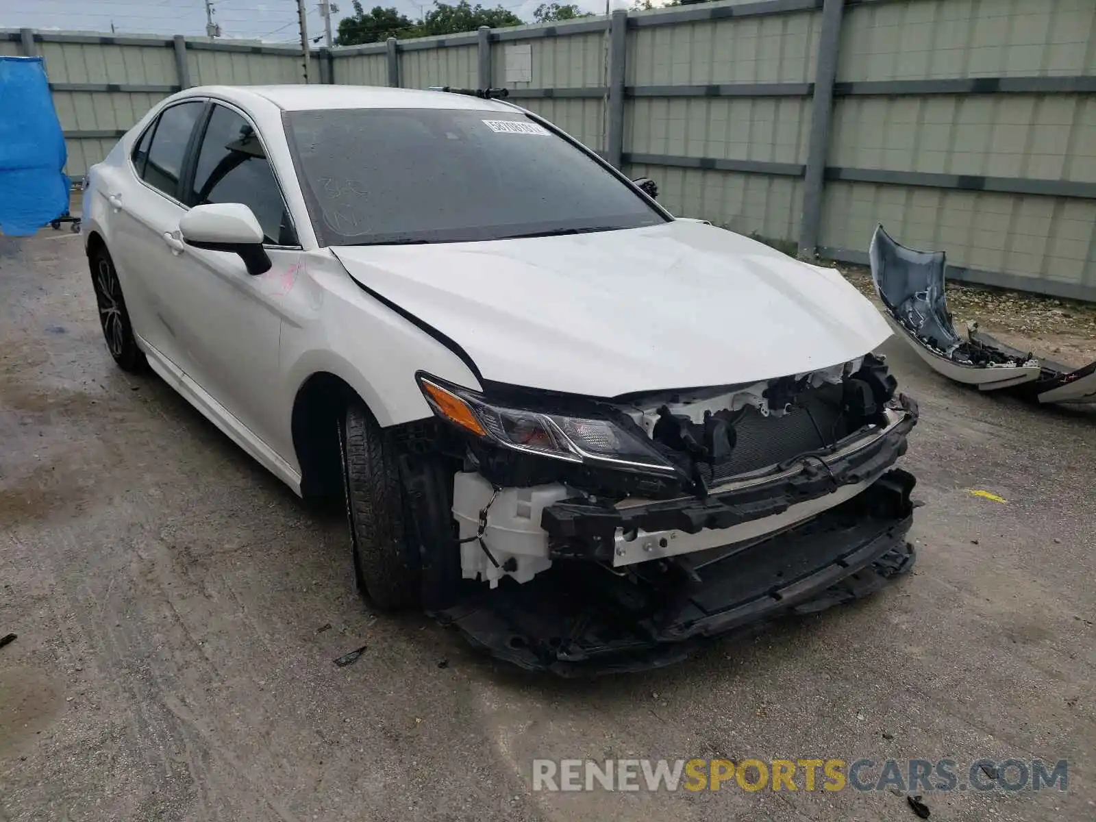 1 Photograph of a damaged car 4T1G11AK8LU963352 TOYOTA CAMRY 2020