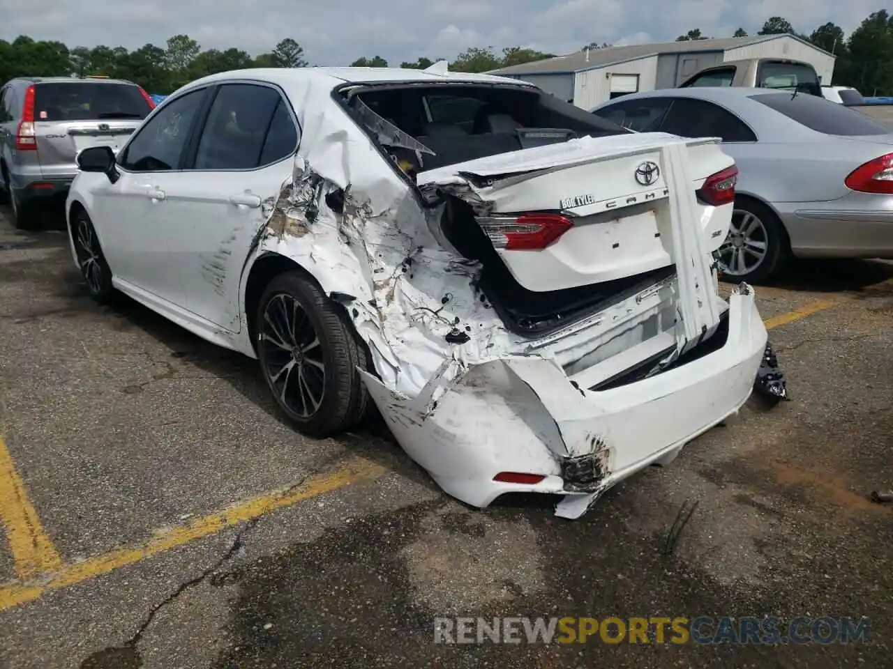 3 Photograph of a damaged car 4T1G11AK8LU985643 TOYOTA CAMRY 2020