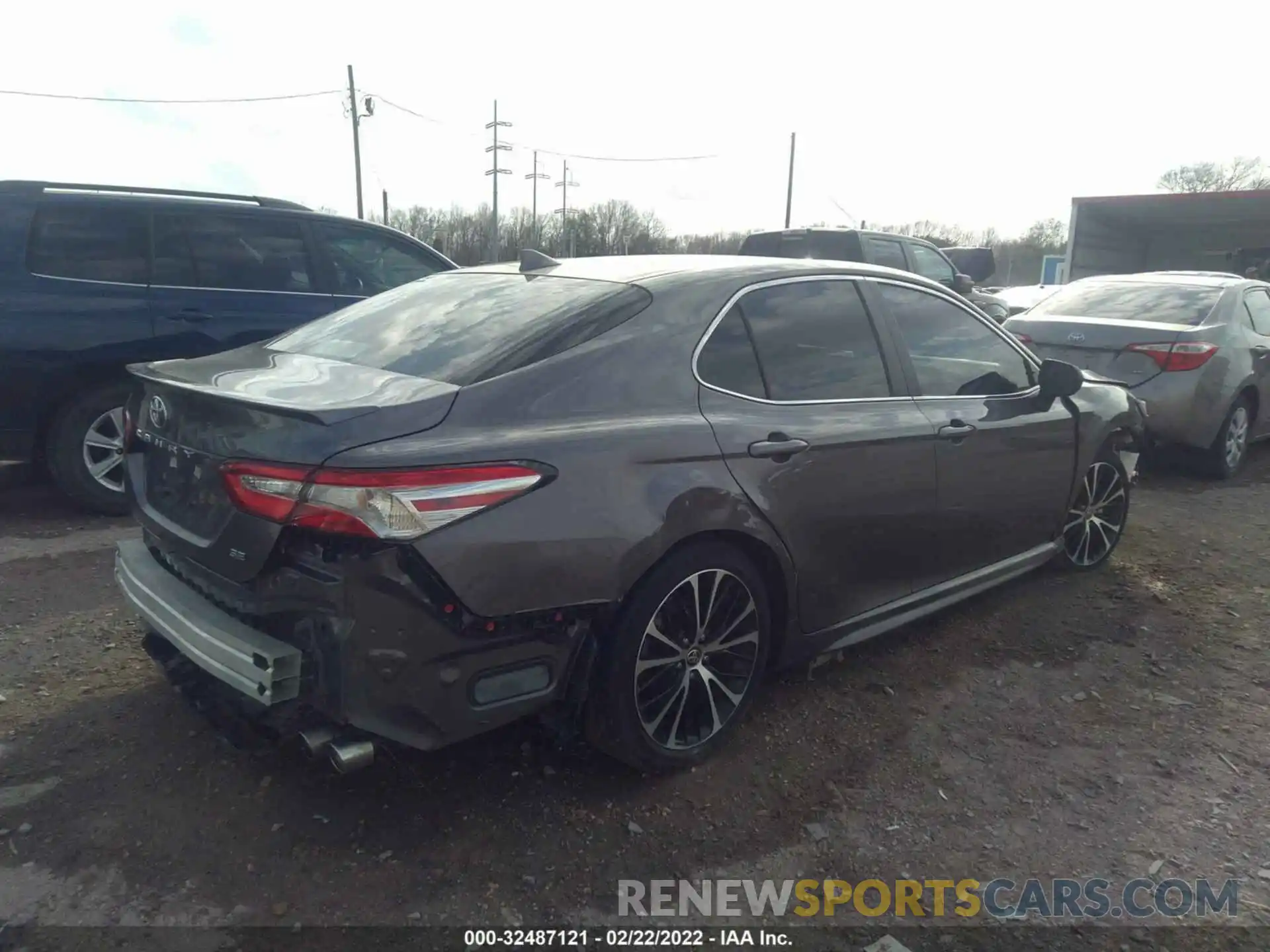 4 Photograph of a damaged car 4T1G11AK8LU986775 TOYOTA CAMRY 2020