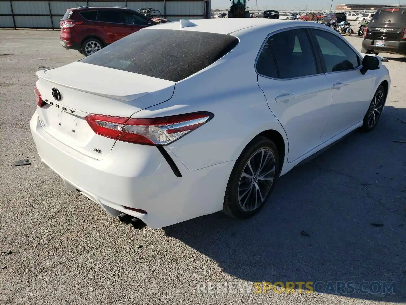 4 Photograph of a damaged car 4T1G11AK8LU991653 TOYOTA CAMRY 2020