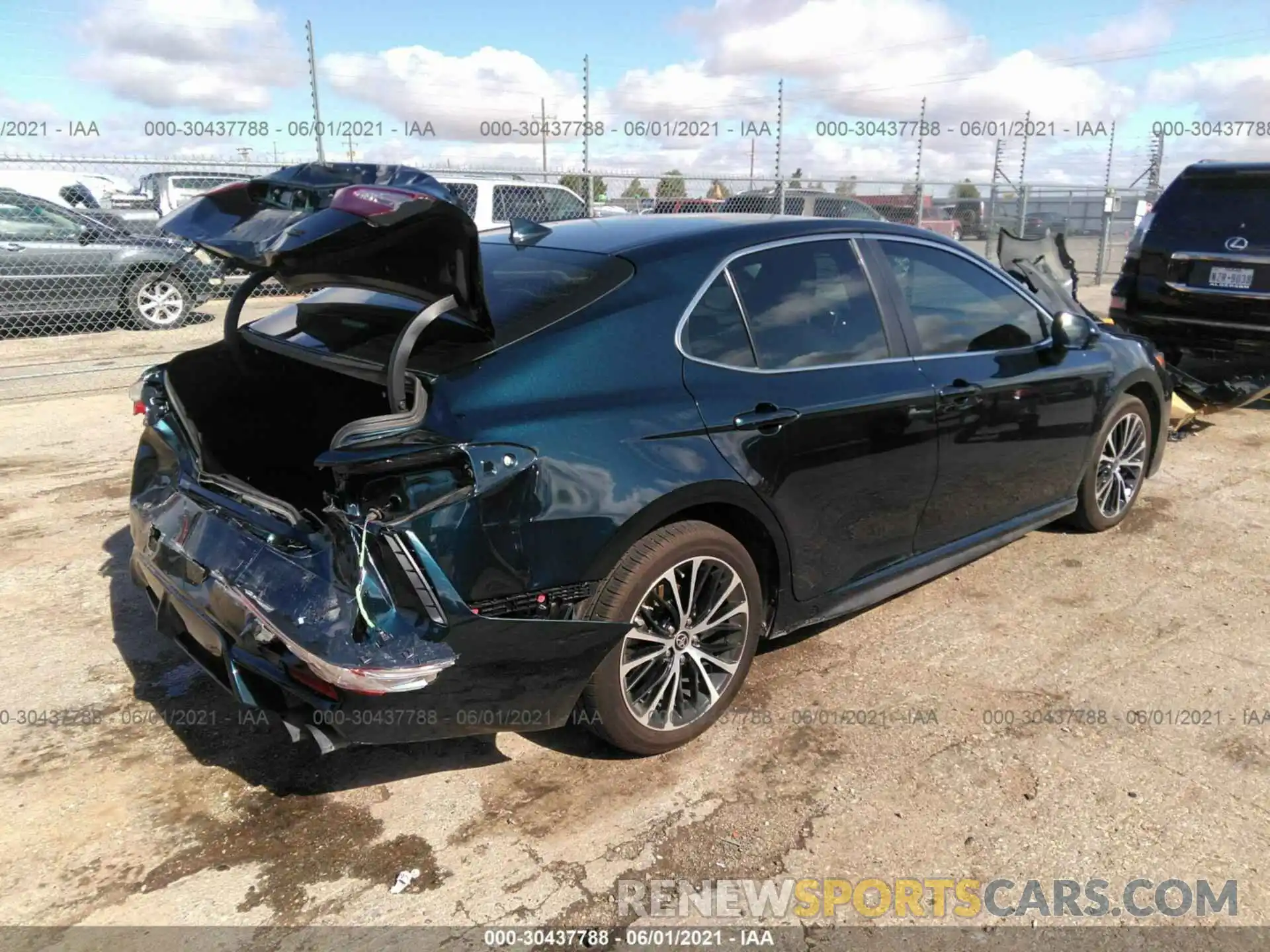 4 Photograph of a damaged car 4T1G11AK8LU995492 TOYOTA CAMRY 2020