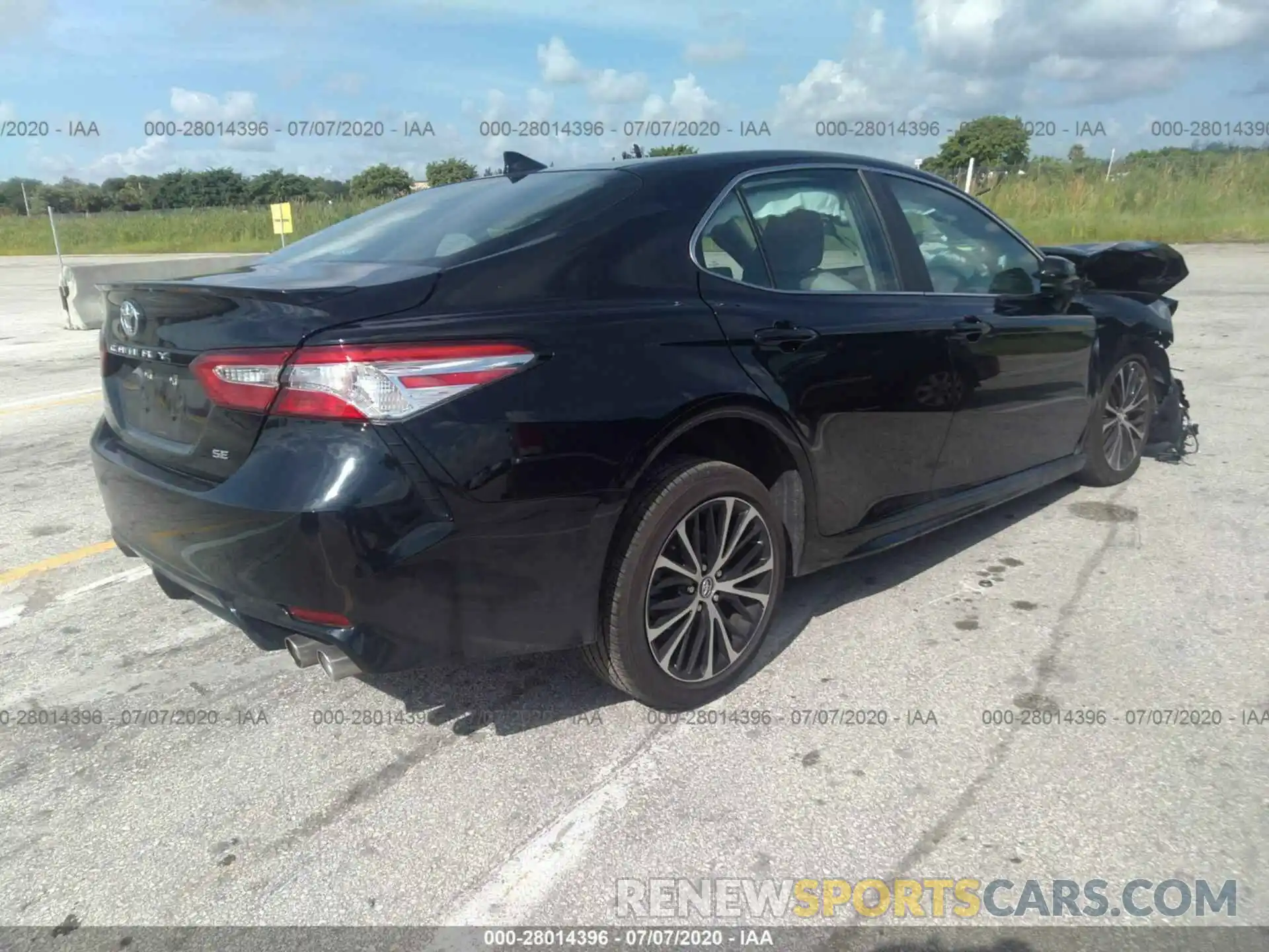 4 Photograph of a damaged car 4T1G11AK9LU305815 TOYOTA CAMRY 2020