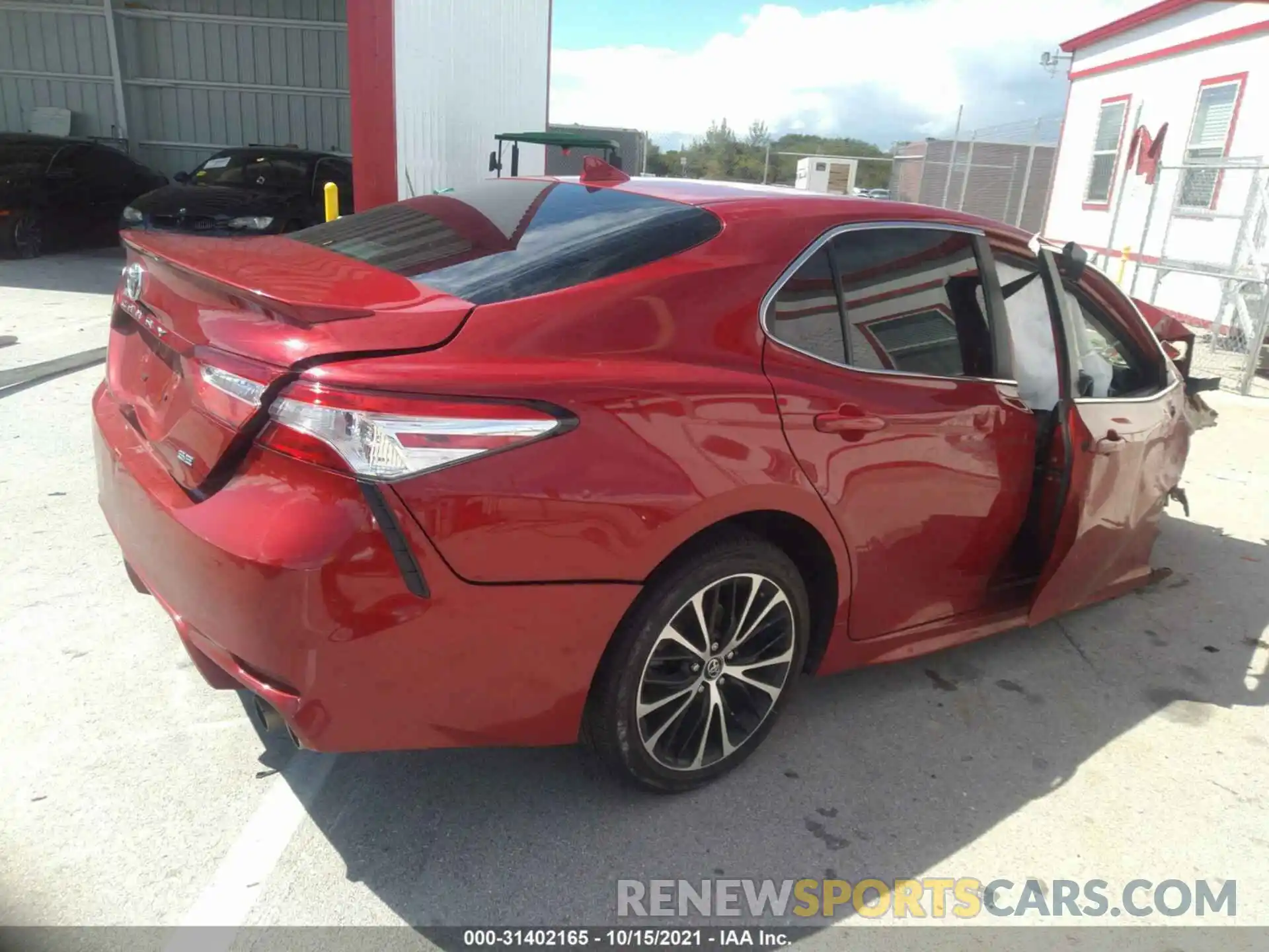 4 Photograph of a damaged car 4T1G11AK9LU305832 TOYOTA CAMRY 2020