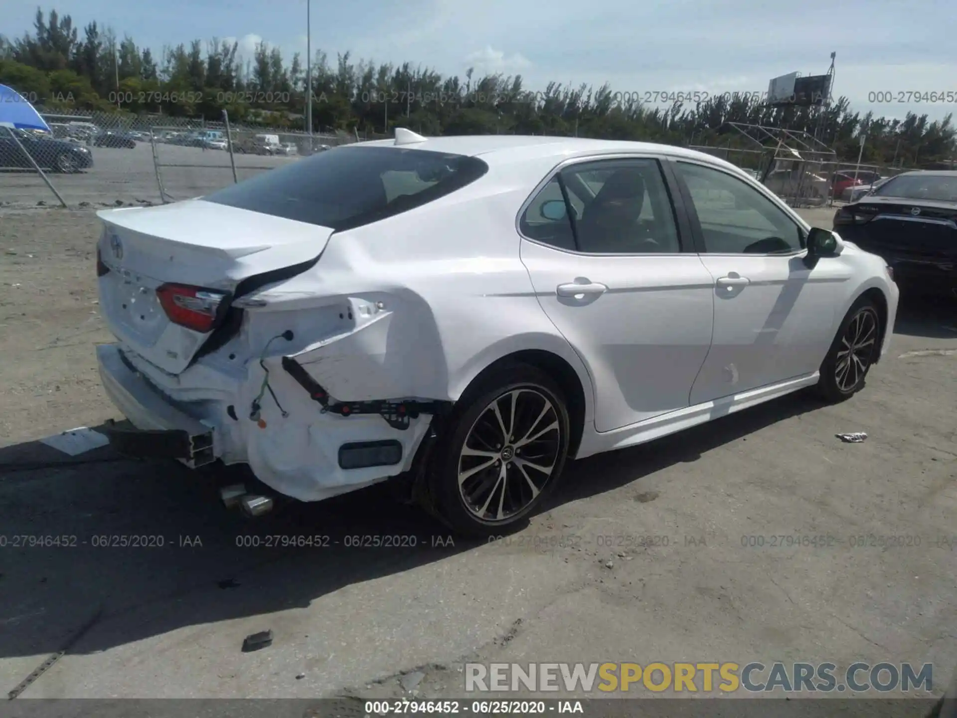 4 Photograph of a damaged car 4T1G11AK9LU307144 TOYOTA CAMRY 2020