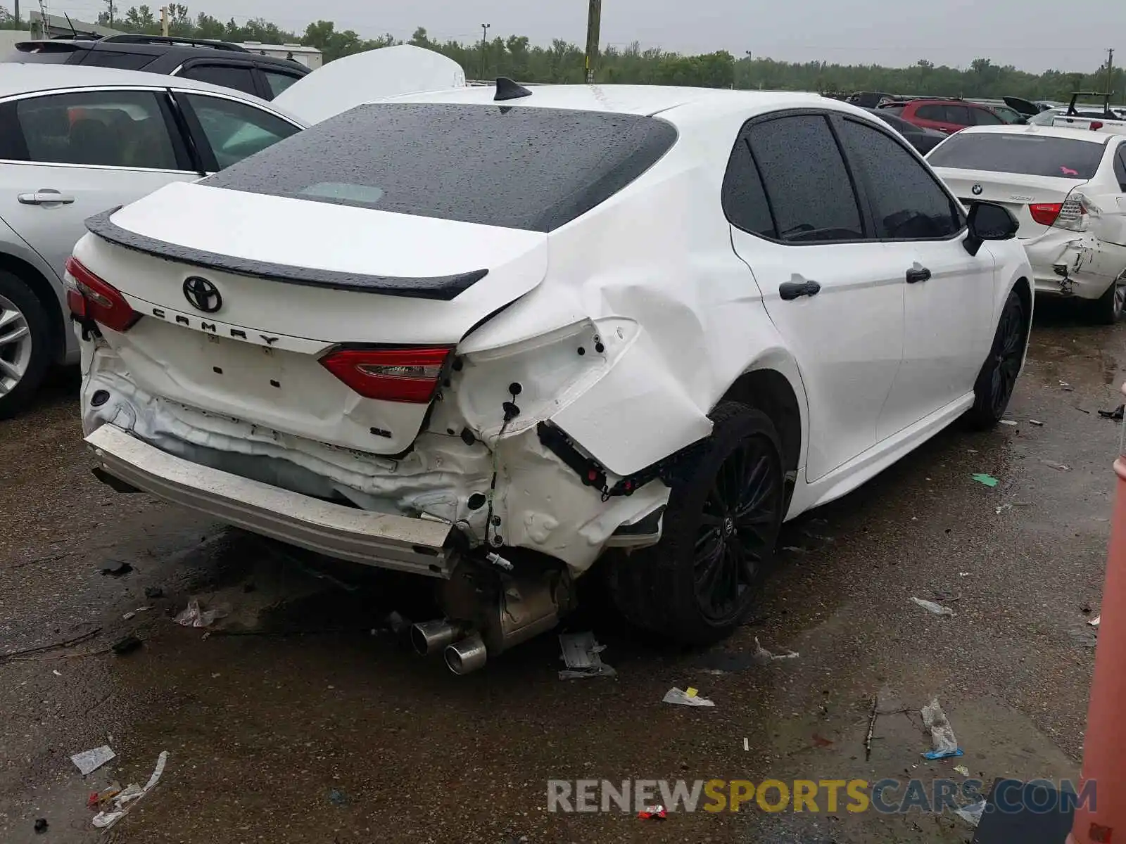 4 Photograph of a damaged car 4T1G11AK9LU318872 TOYOTA CAMRY 2020