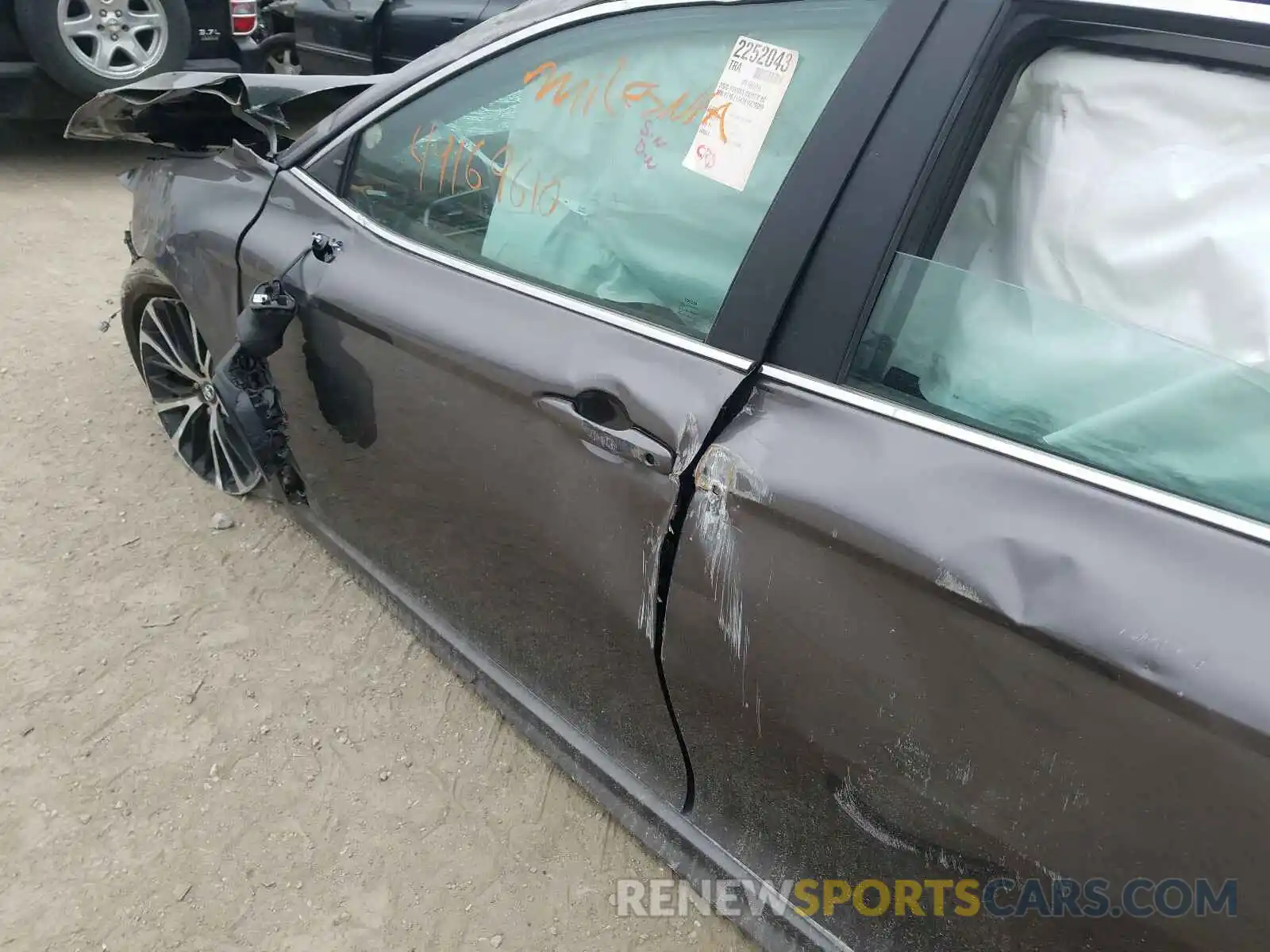 10 Photograph of a damaged car 4T1G11AK9LU329399 TOYOTA CAMRY 2020