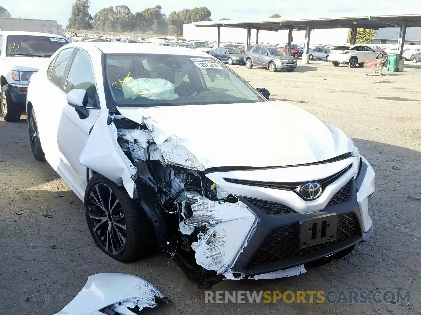 1 Photograph of a damaged car 4T1G11AK9LU330455 TOYOTA CAMRY 2020