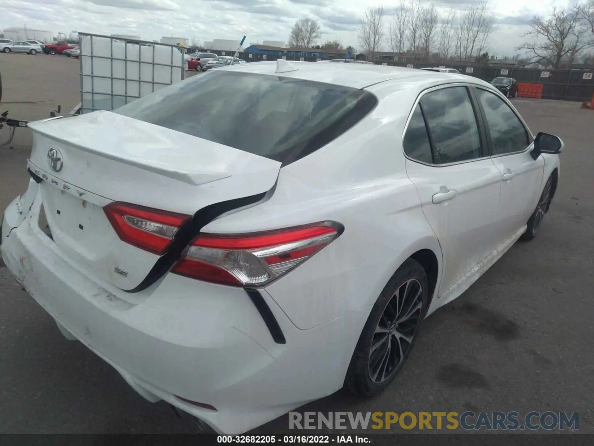 4 Photograph of a damaged car 4T1G11AK9LU336367 TOYOTA CAMRY 2020