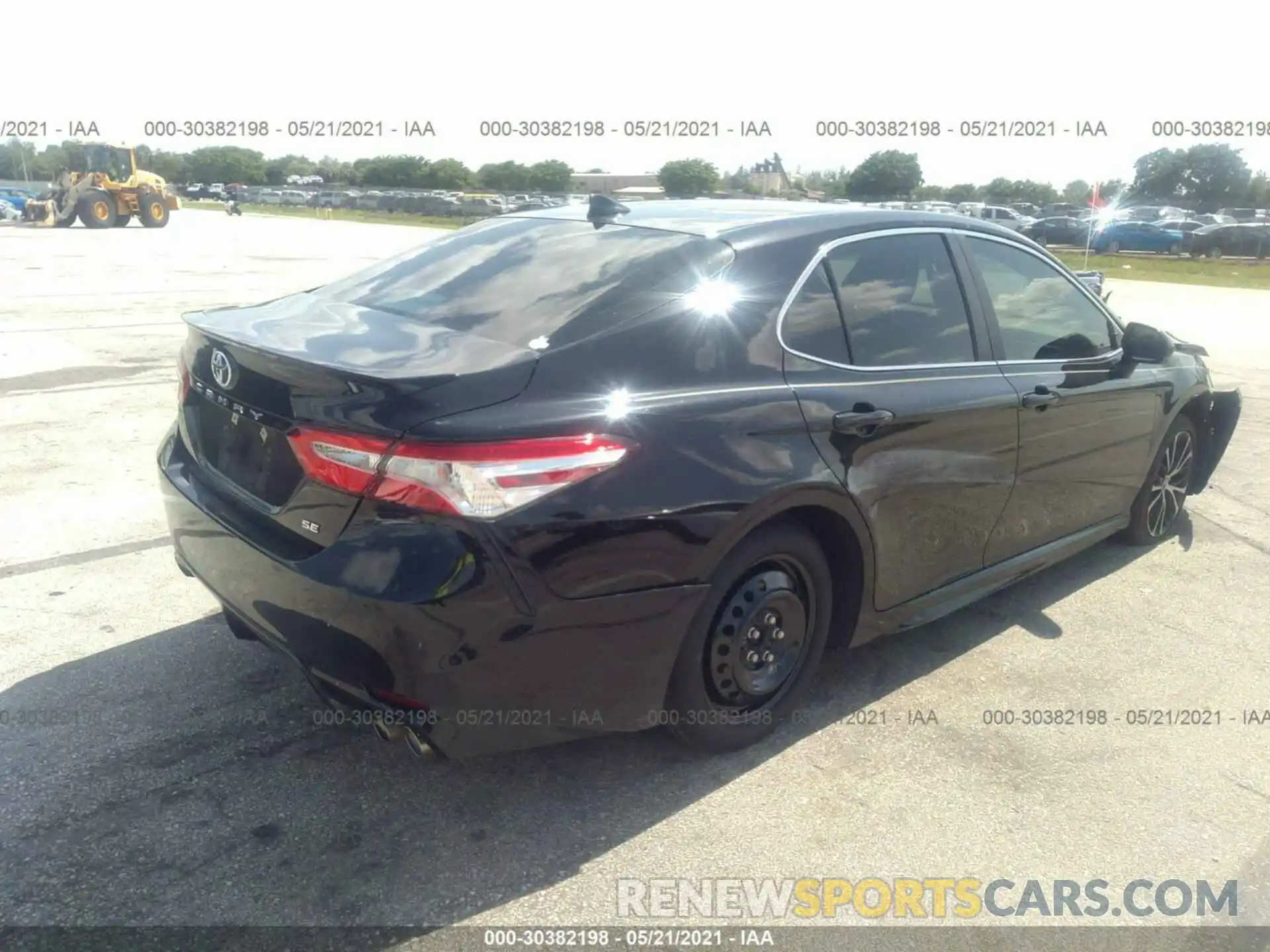 4 Photograph of a damaged car 4T1G11AK9LU337471 TOYOTA CAMRY 2020