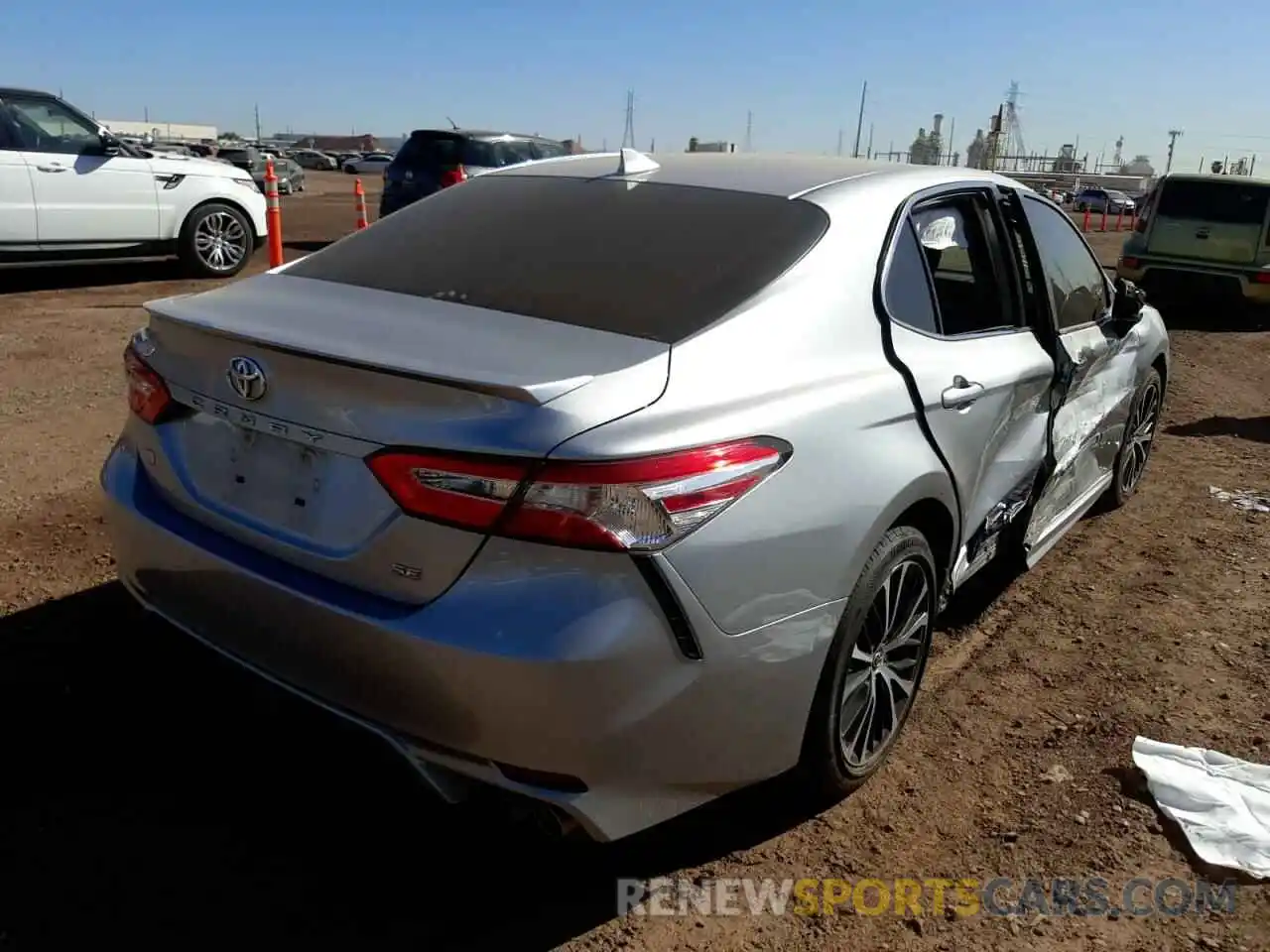 4 Photograph of a damaged car 4T1G11AK9LU341875 TOYOTA CAMRY 2020