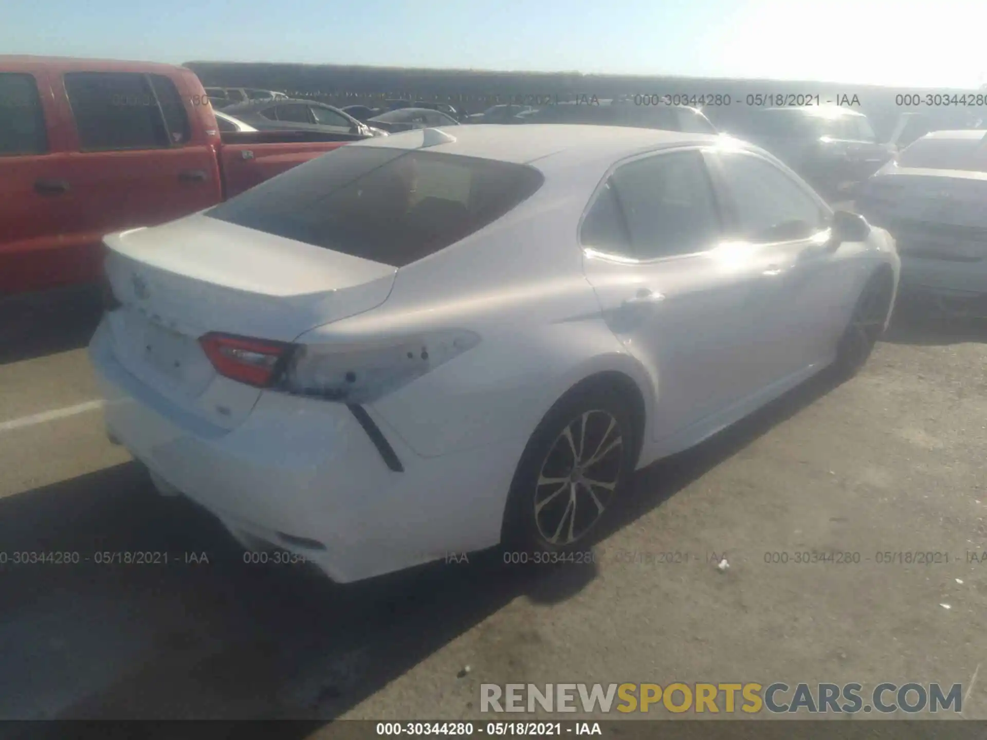 4 Photograph of a damaged car 4T1G11AK9LU343285 TOYOTA CAMRY 2020