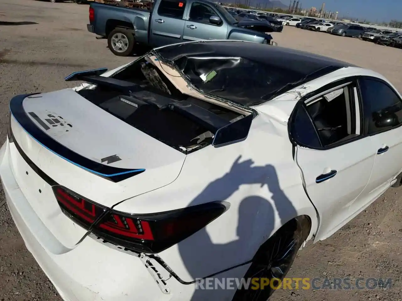 9 Photograph of a damaged car 4T1G11AK9LU352097 TOYOTA CAMRY 2020